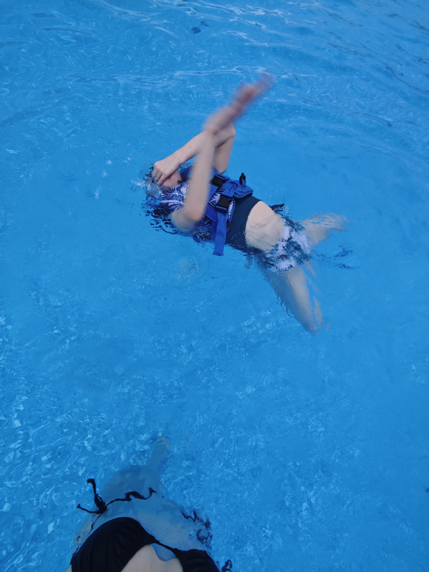 Swimming and spa activities at aquatic facility in Samara