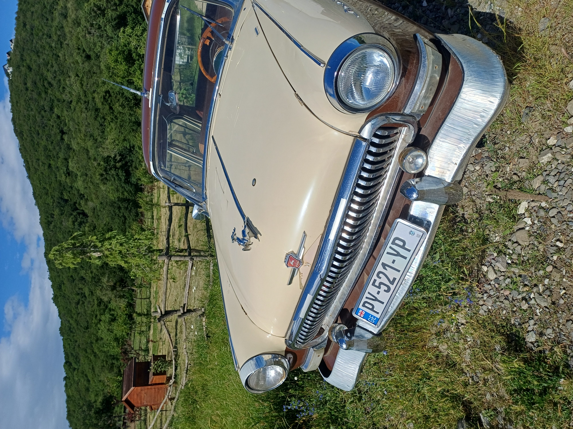 Vintage car and studded flats spotted in Tbilisi