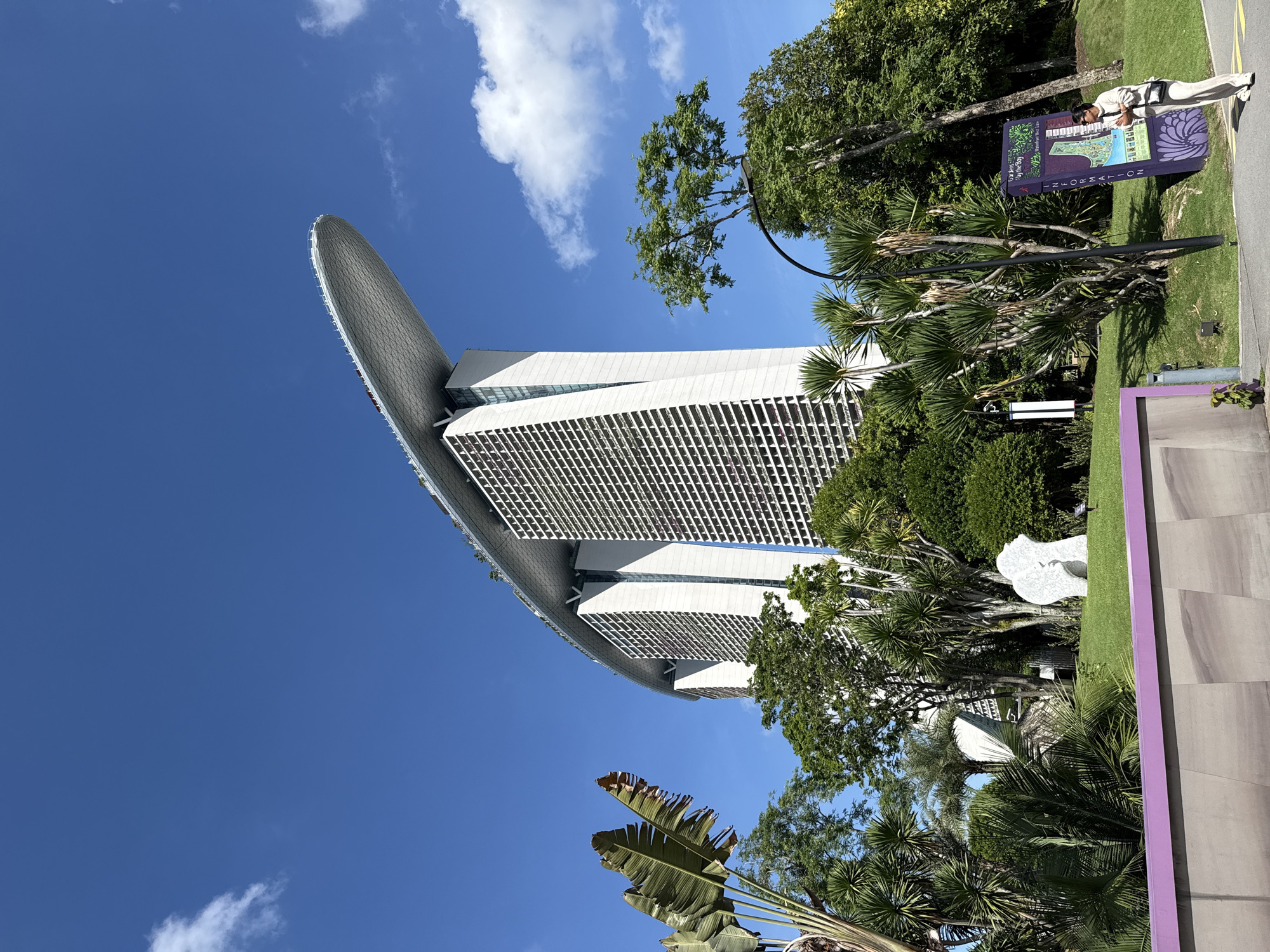 Overnight Singapore landmark tour captured across Marina Bay area