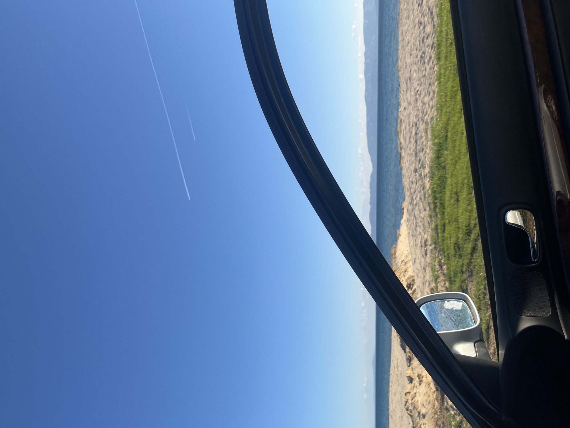 Clear skies and contrails observed over Ofrynio Beach, Greece