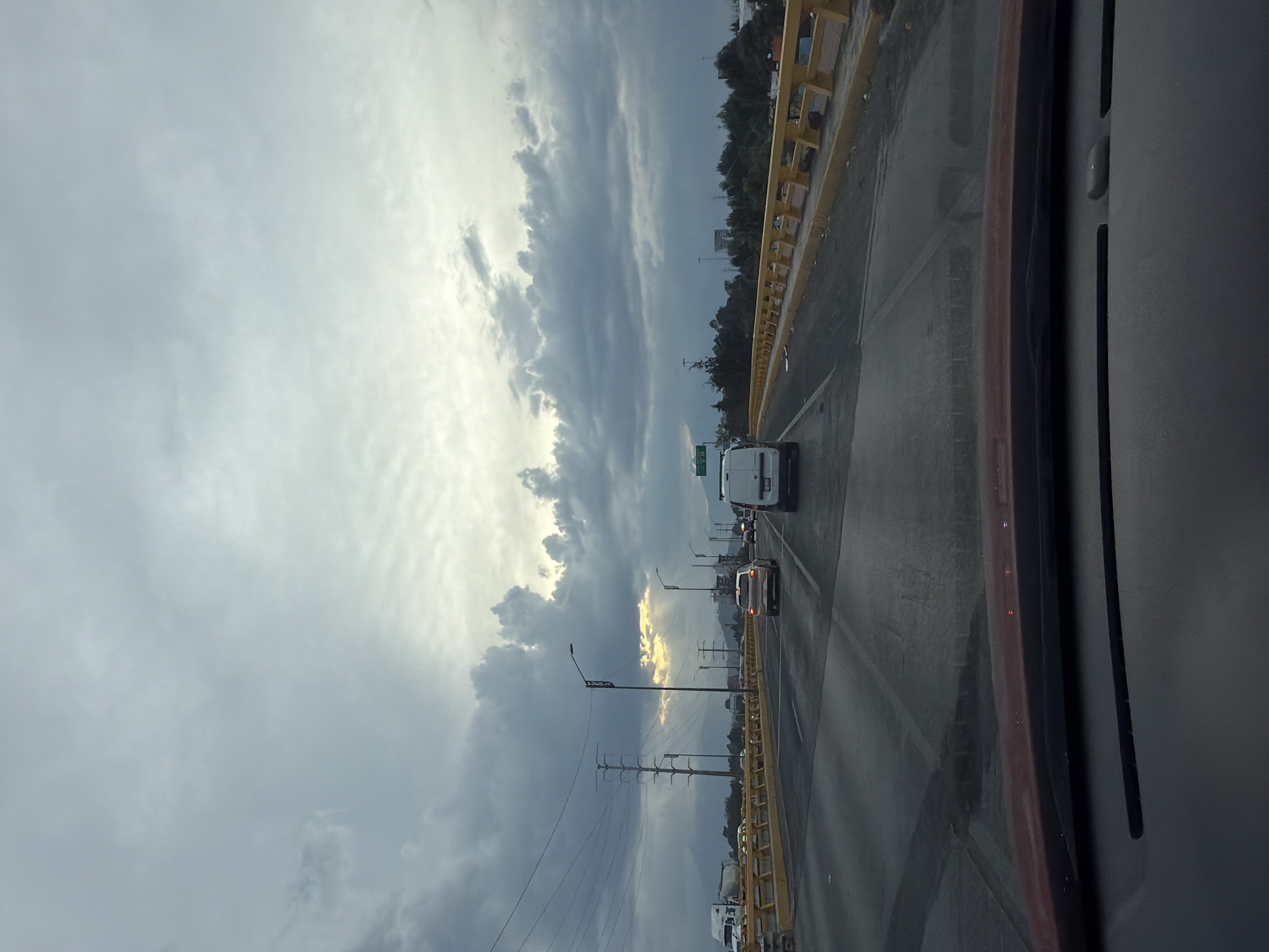 Bridge traffic view captured in San Pedro Cholula