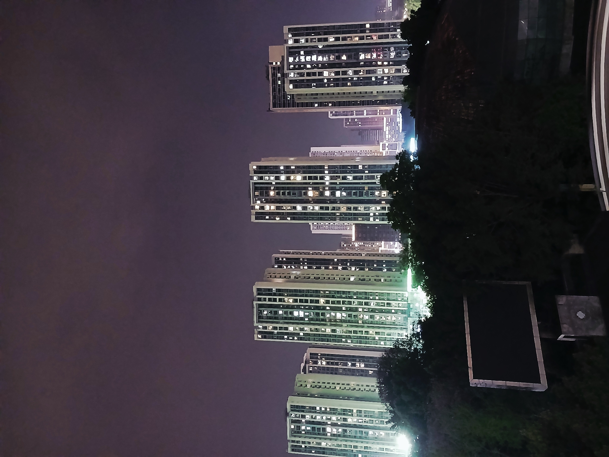 Urban life scenes captured in Chongqing High-tech Zone