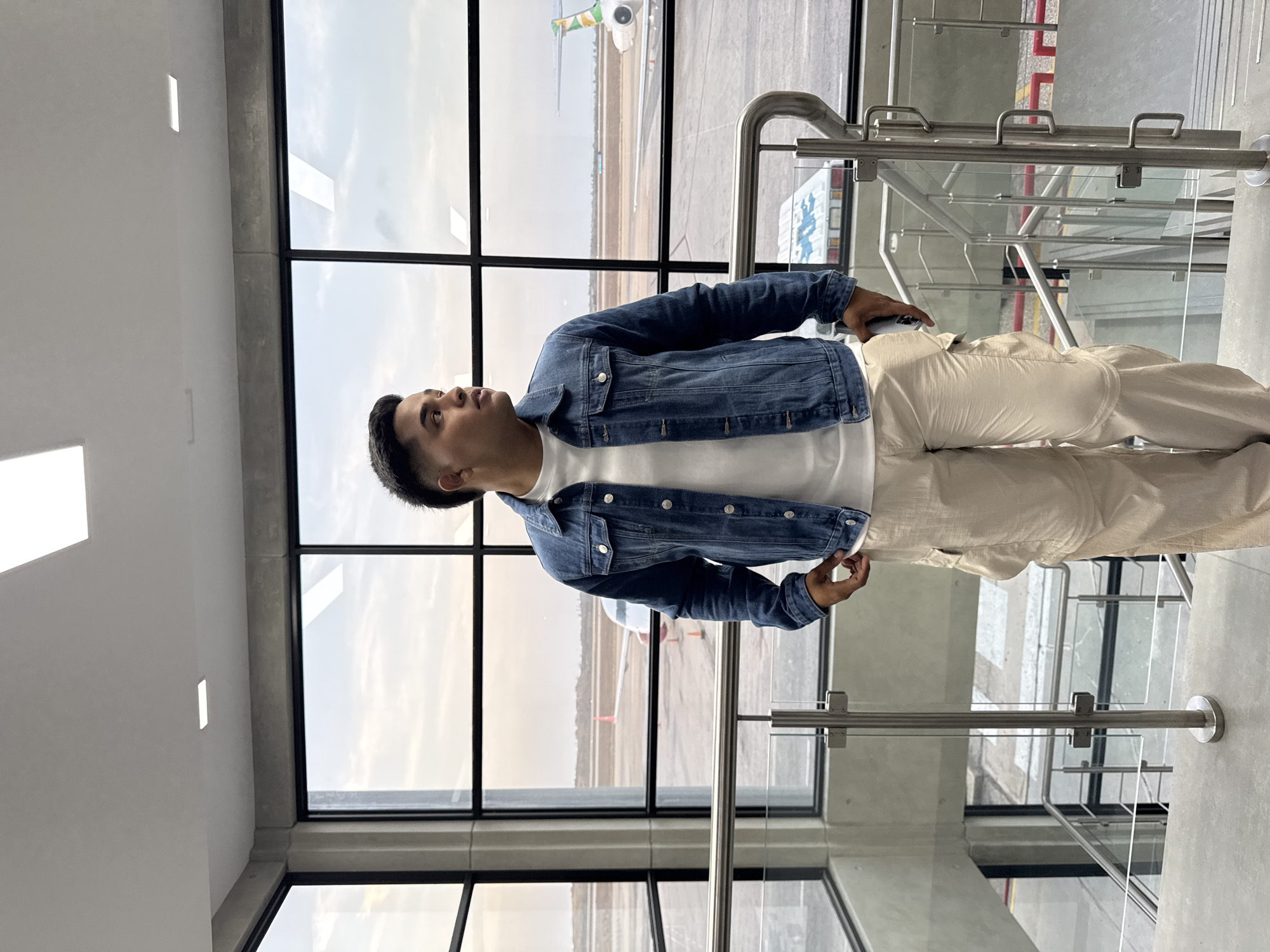 Routine travel moments captured at Venezuelan international airport