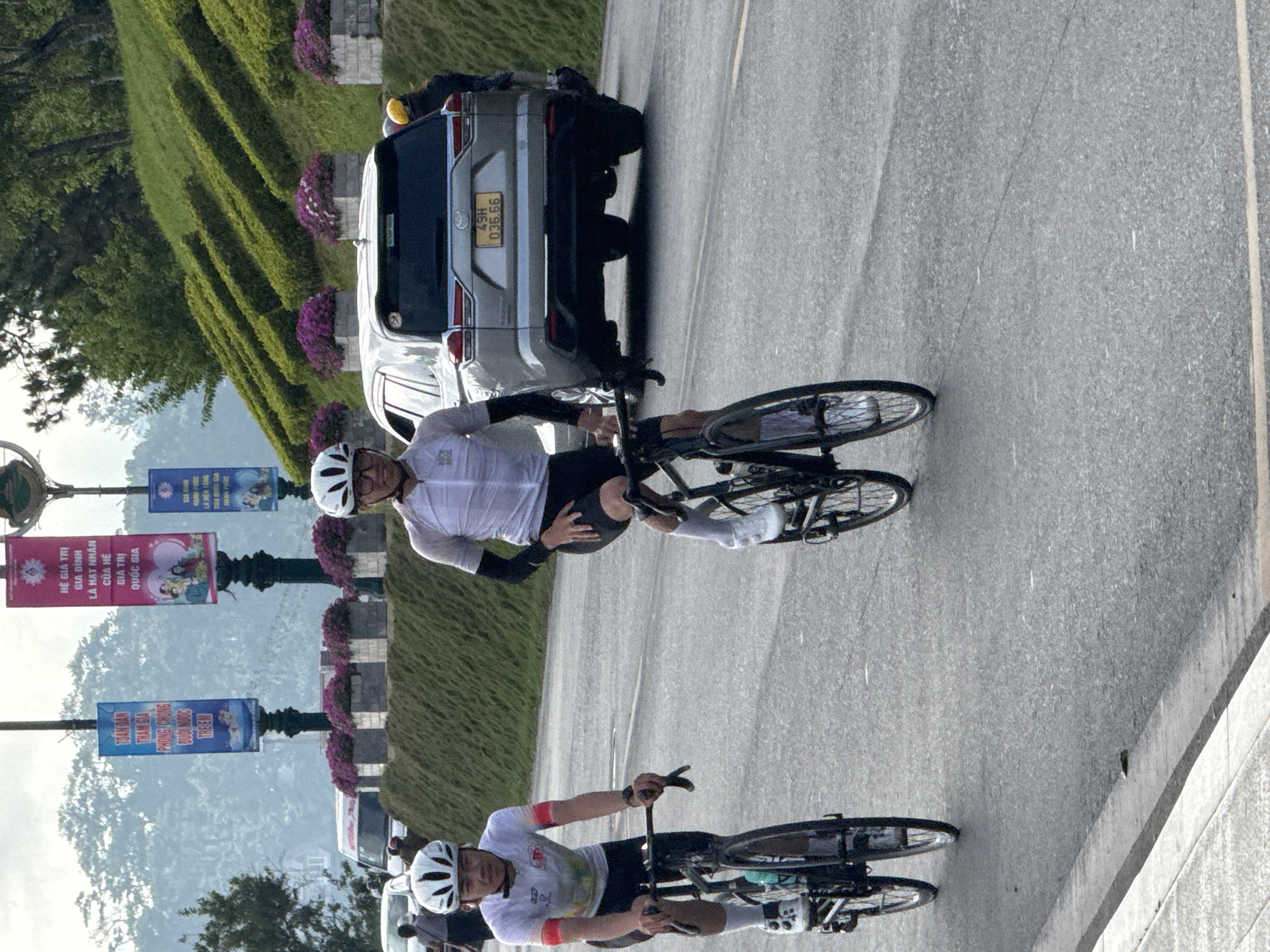 Cyclists explore Da Lat's gardens and lakeside attractions