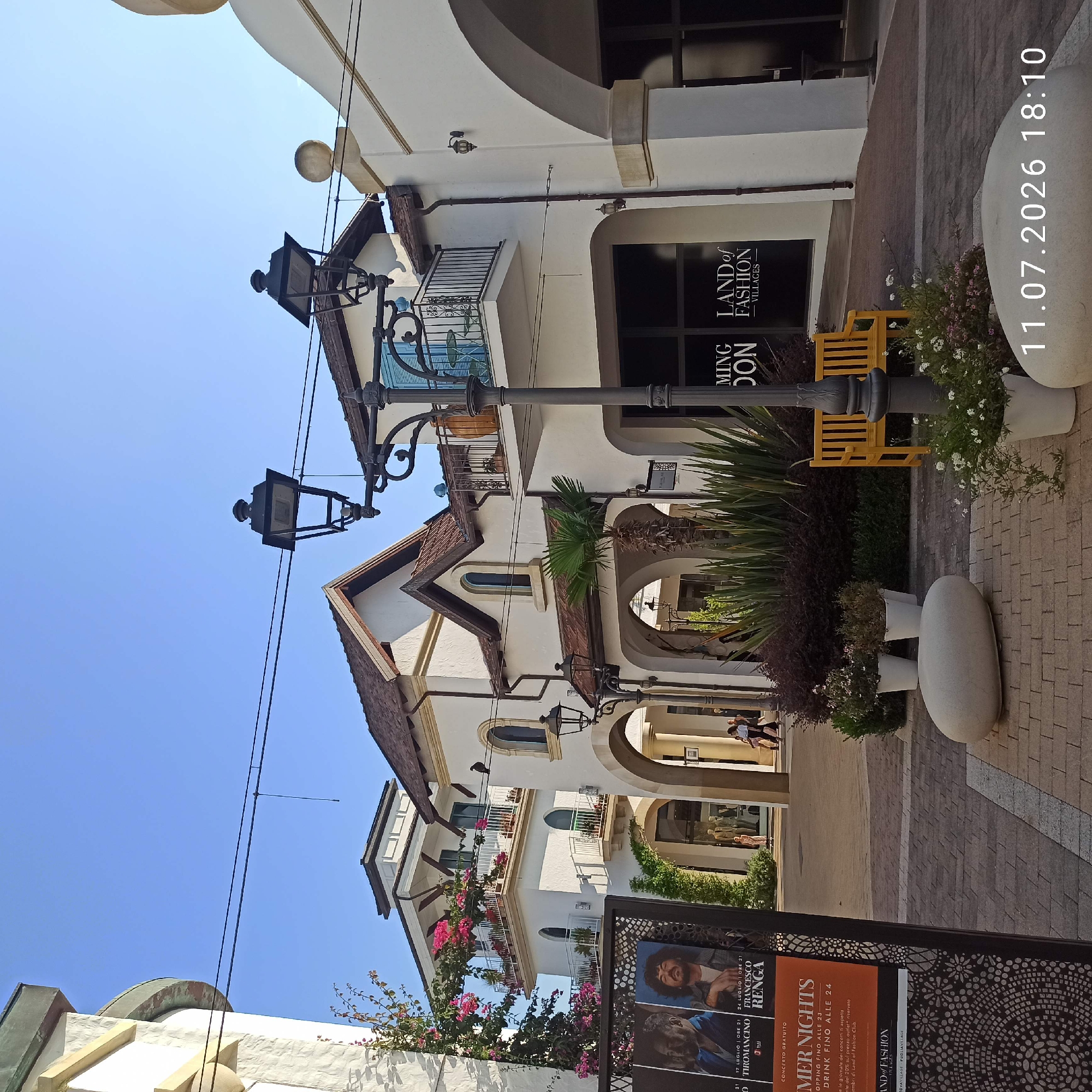 Afternoon browse through Puglia Village outlet mall in Molfetta