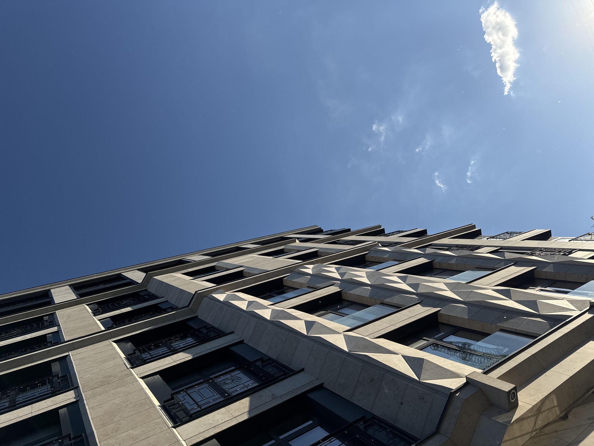 Photographer captures Moscow architecture during late afternoon sunlight