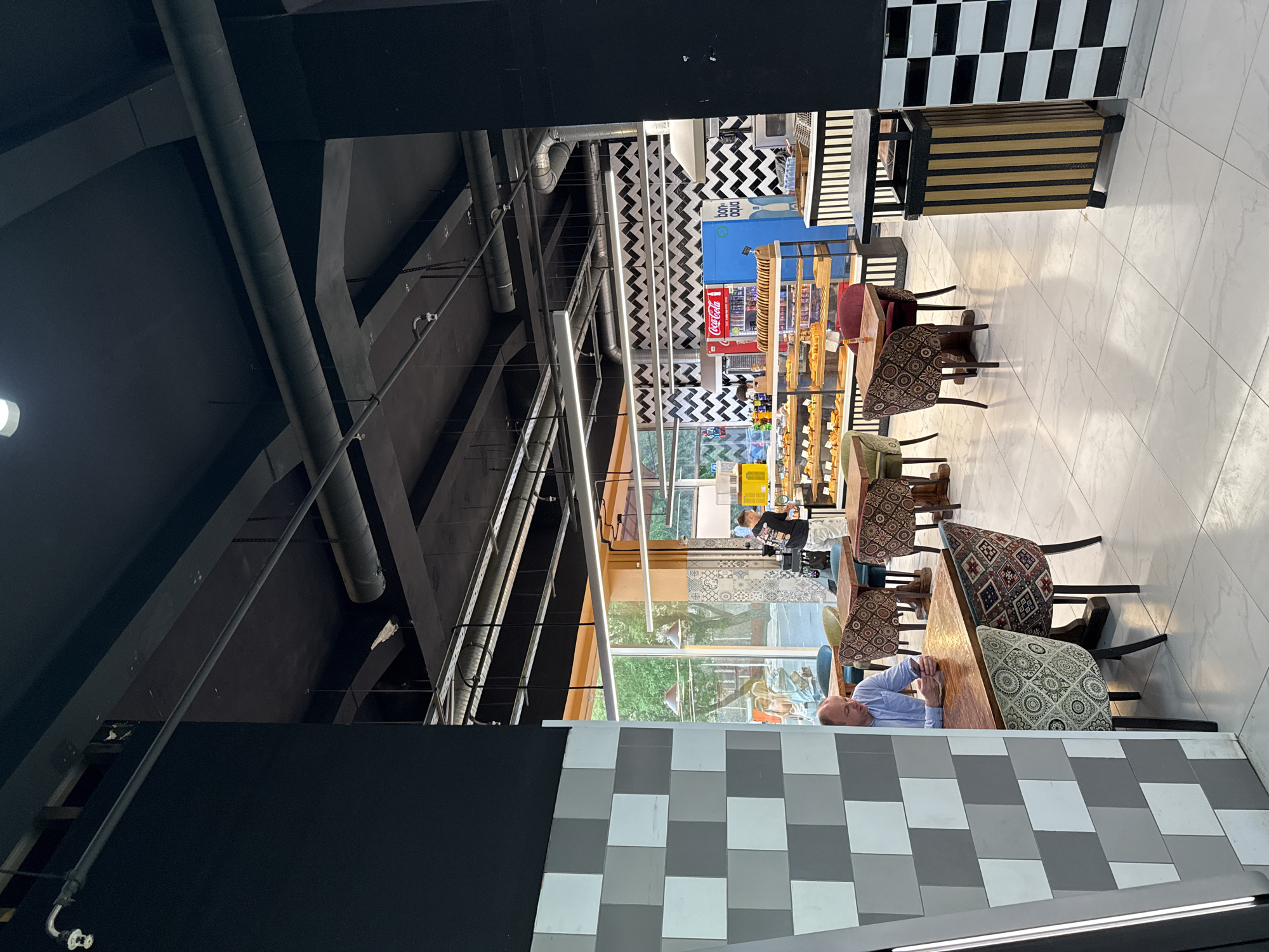 Moscow resident documents ordinary city life across 33 minutes