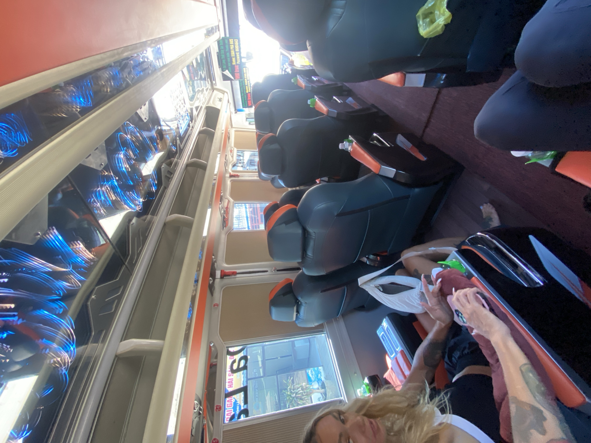 Bus ride into Mũi Né ends with a market stop