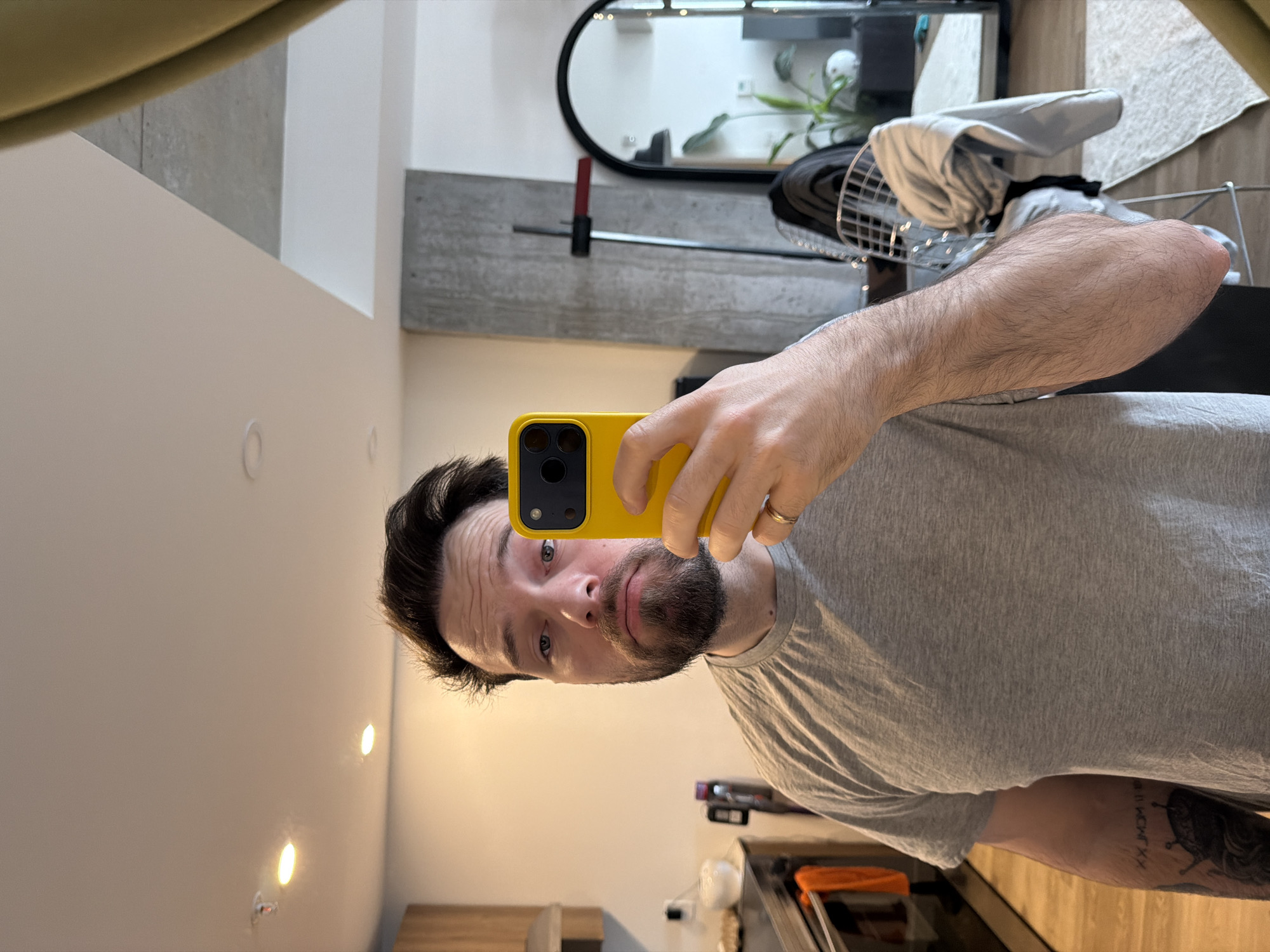 Man takes selfie, dog photographed upside down in Laval
