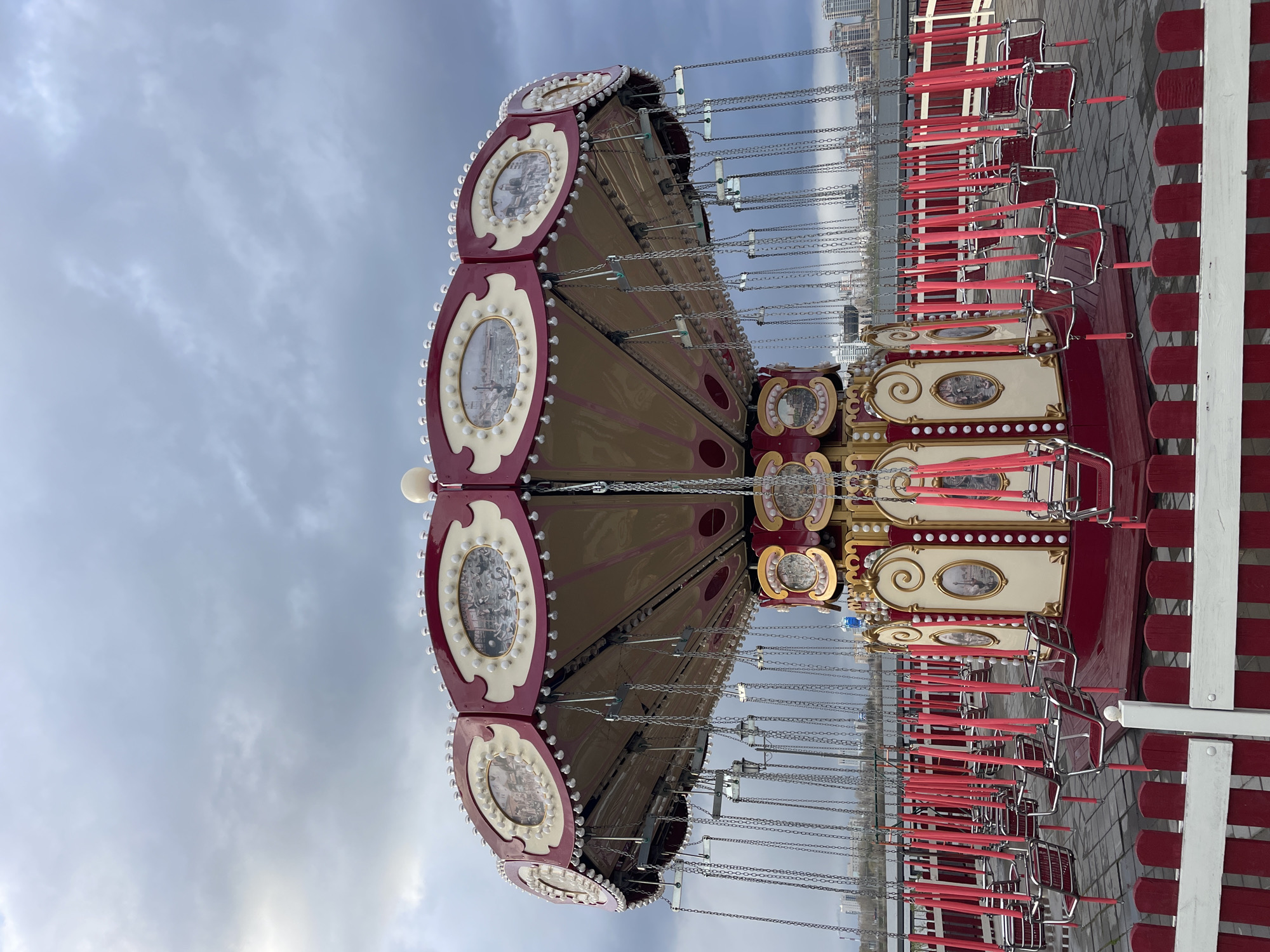 Overcast afternoon scenes documented around Kazan waterfront and amusement area