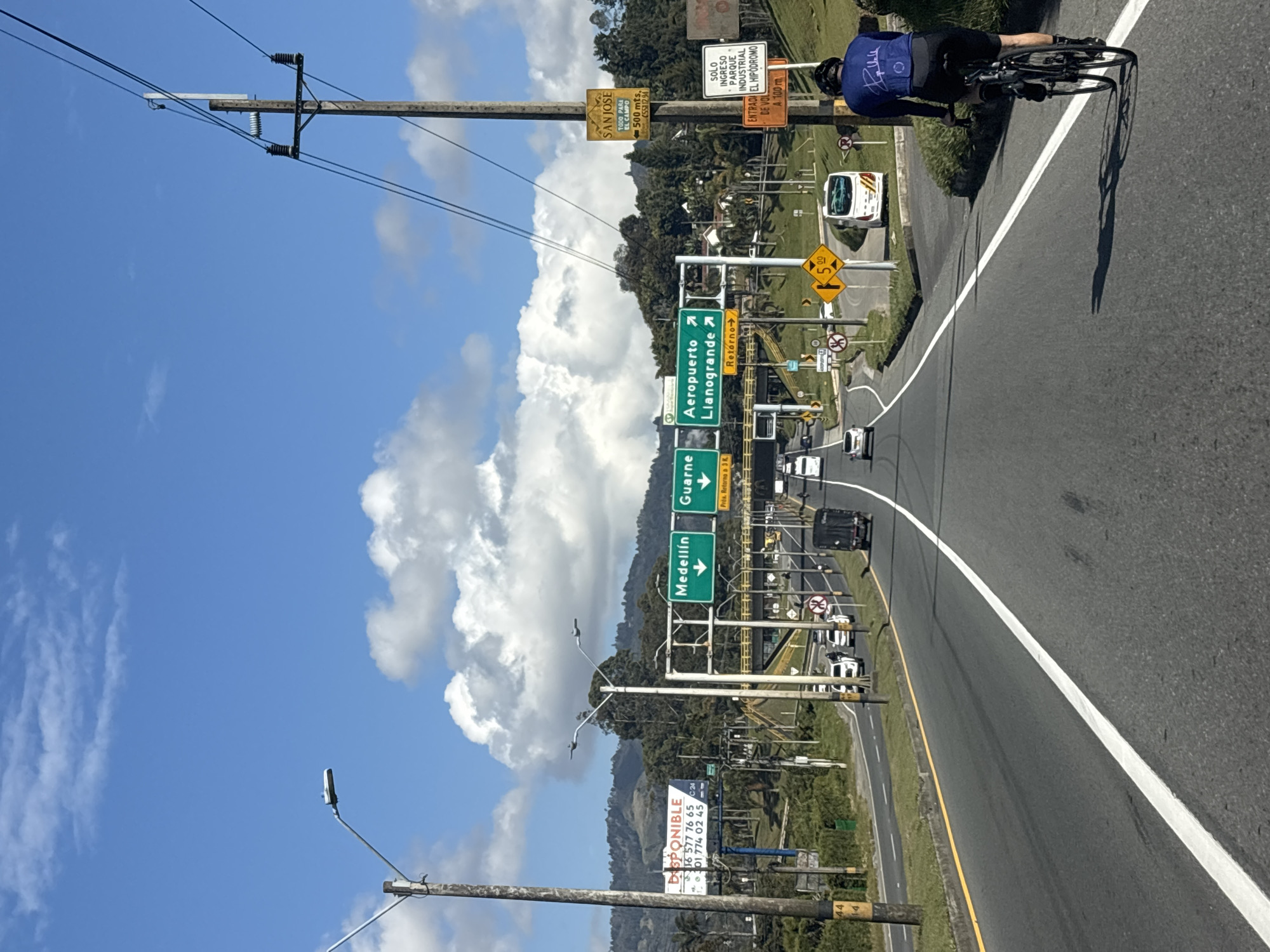 Routine highway traffic documented in Guarne, Colombia