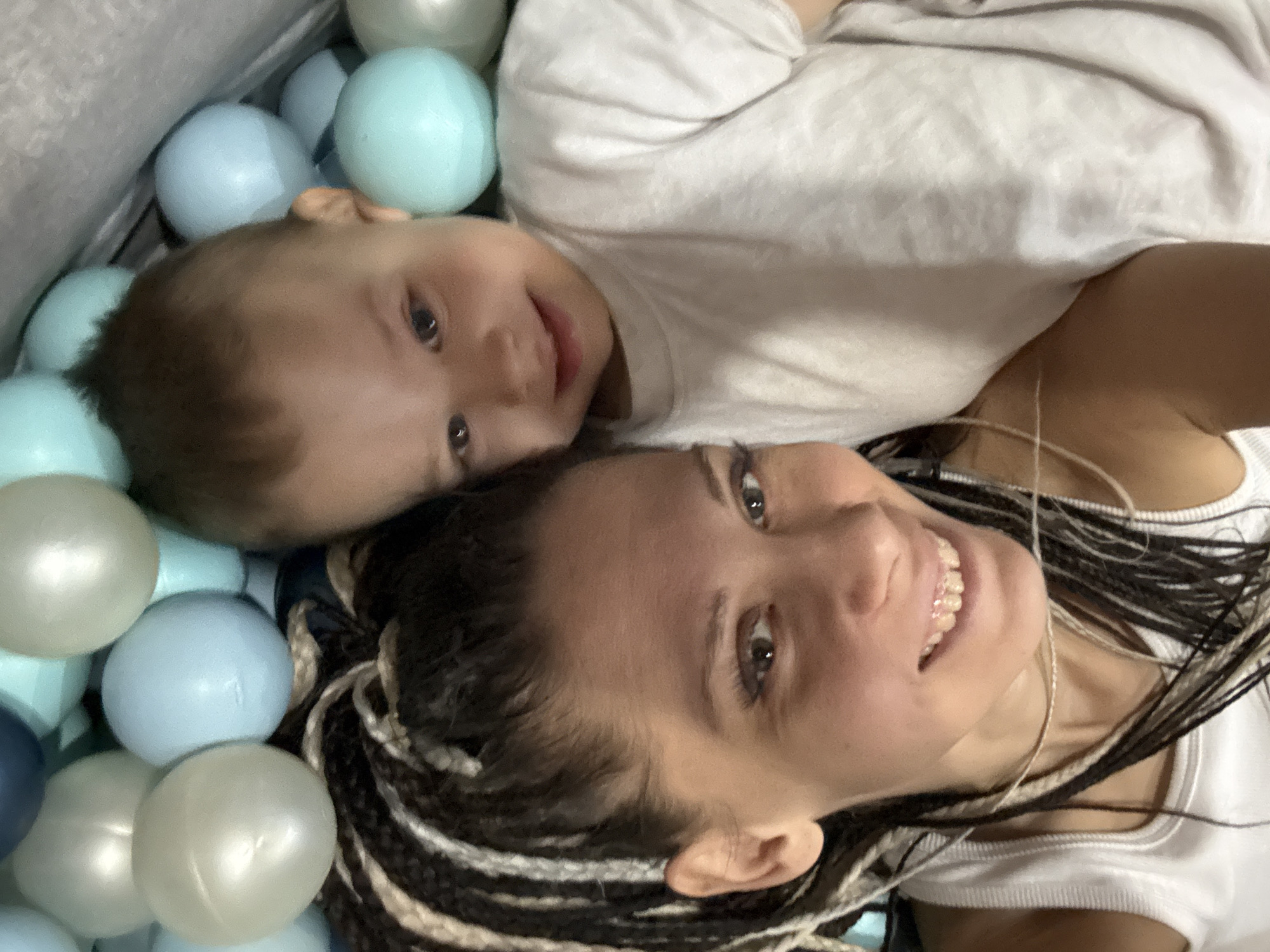 Early morning family playtime documented in Rusanovo, Russia