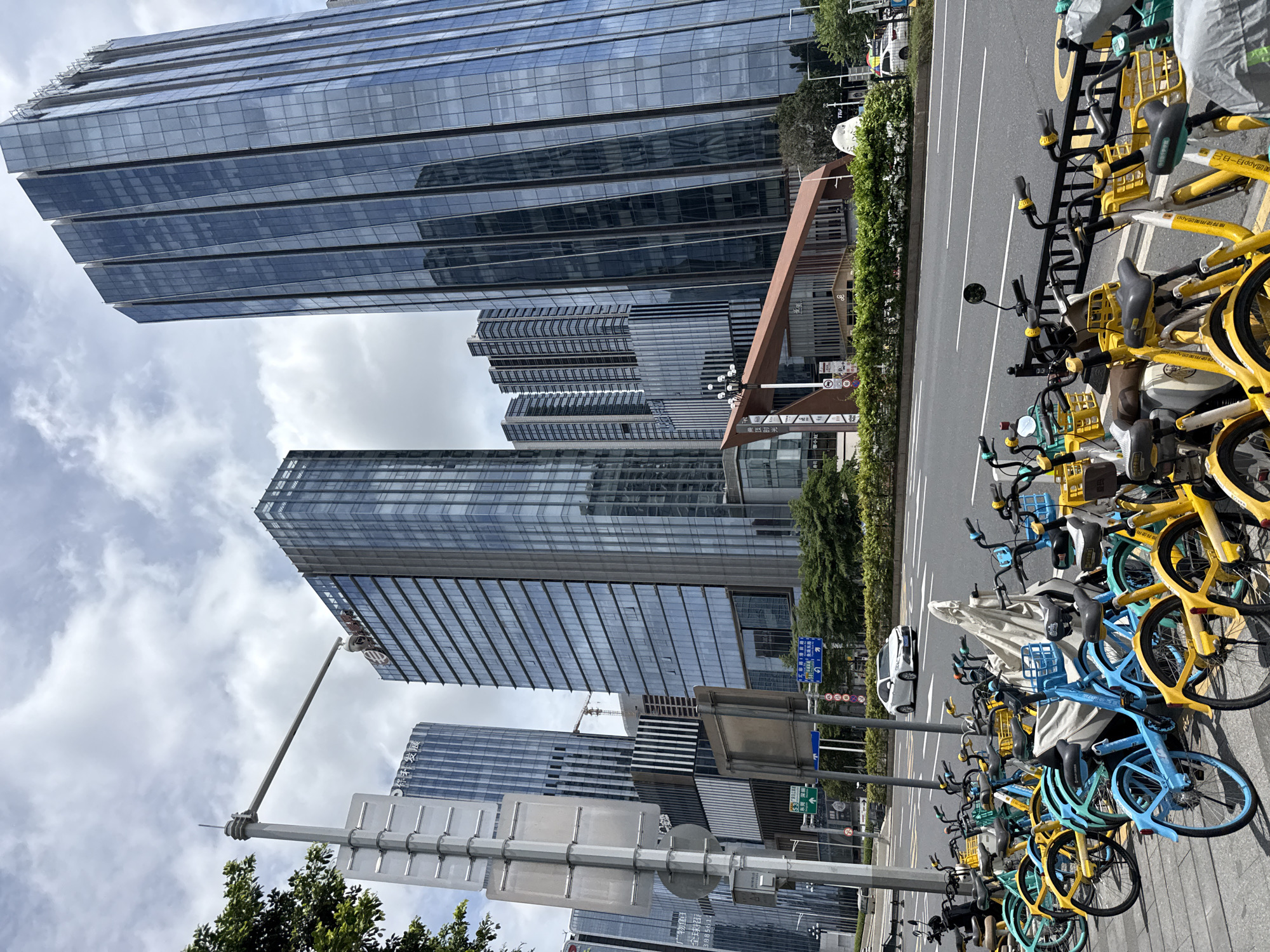 Early Morning Urban Life Documented in Tianhe District
