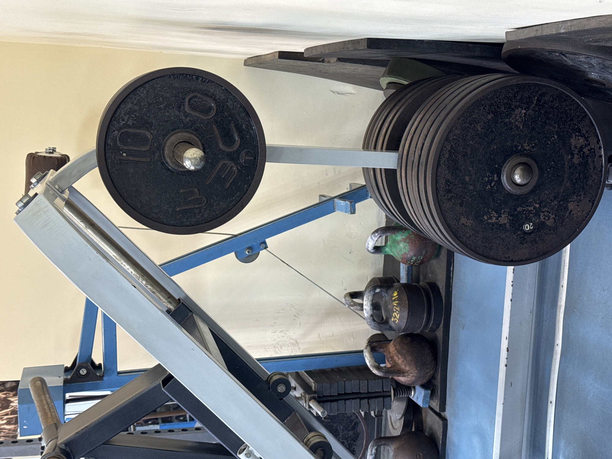 Weightlifting equipment setup observed in Kladovitsy gym