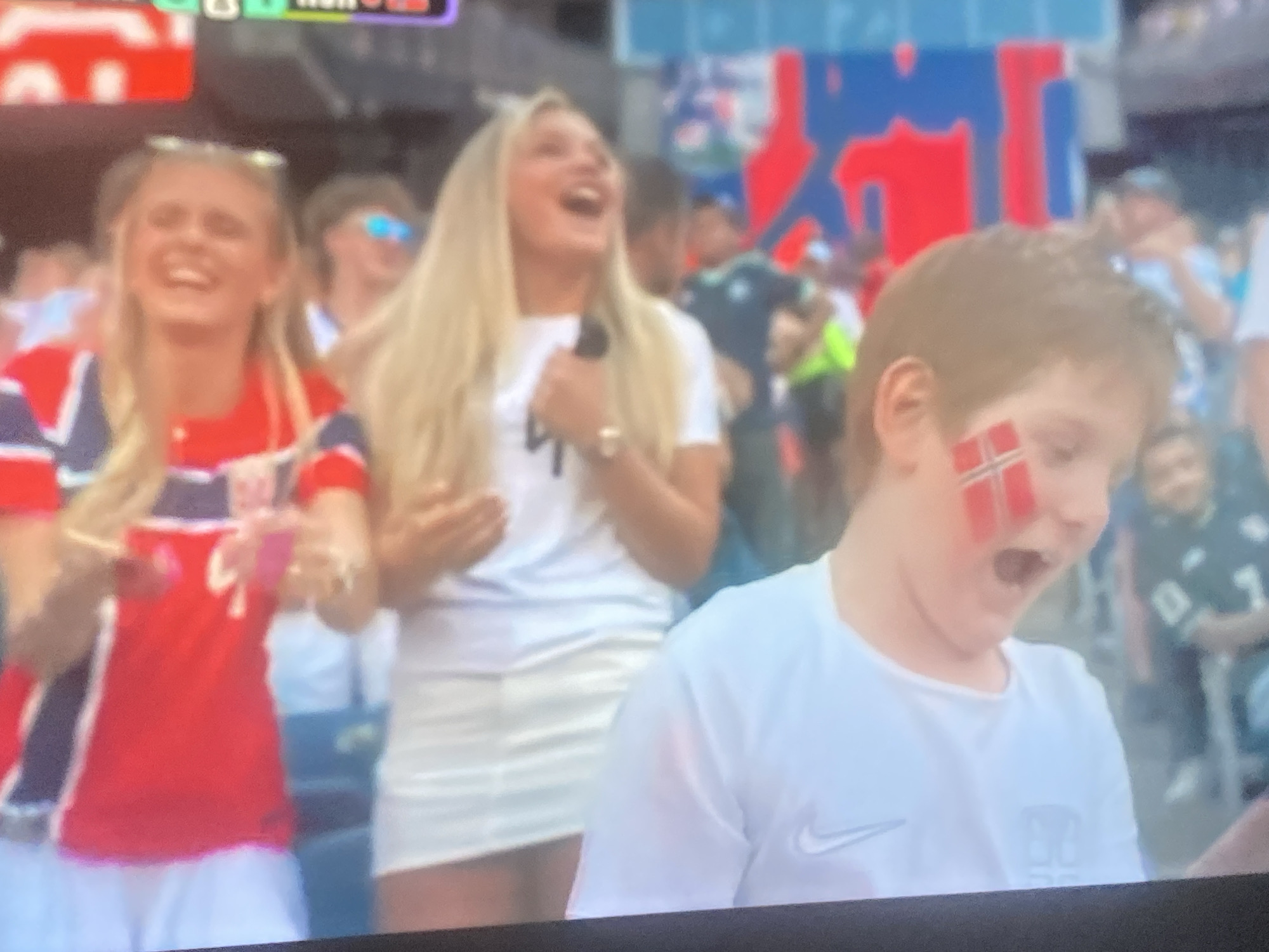 Iraq vs. Norway at Abuja, fans and field action