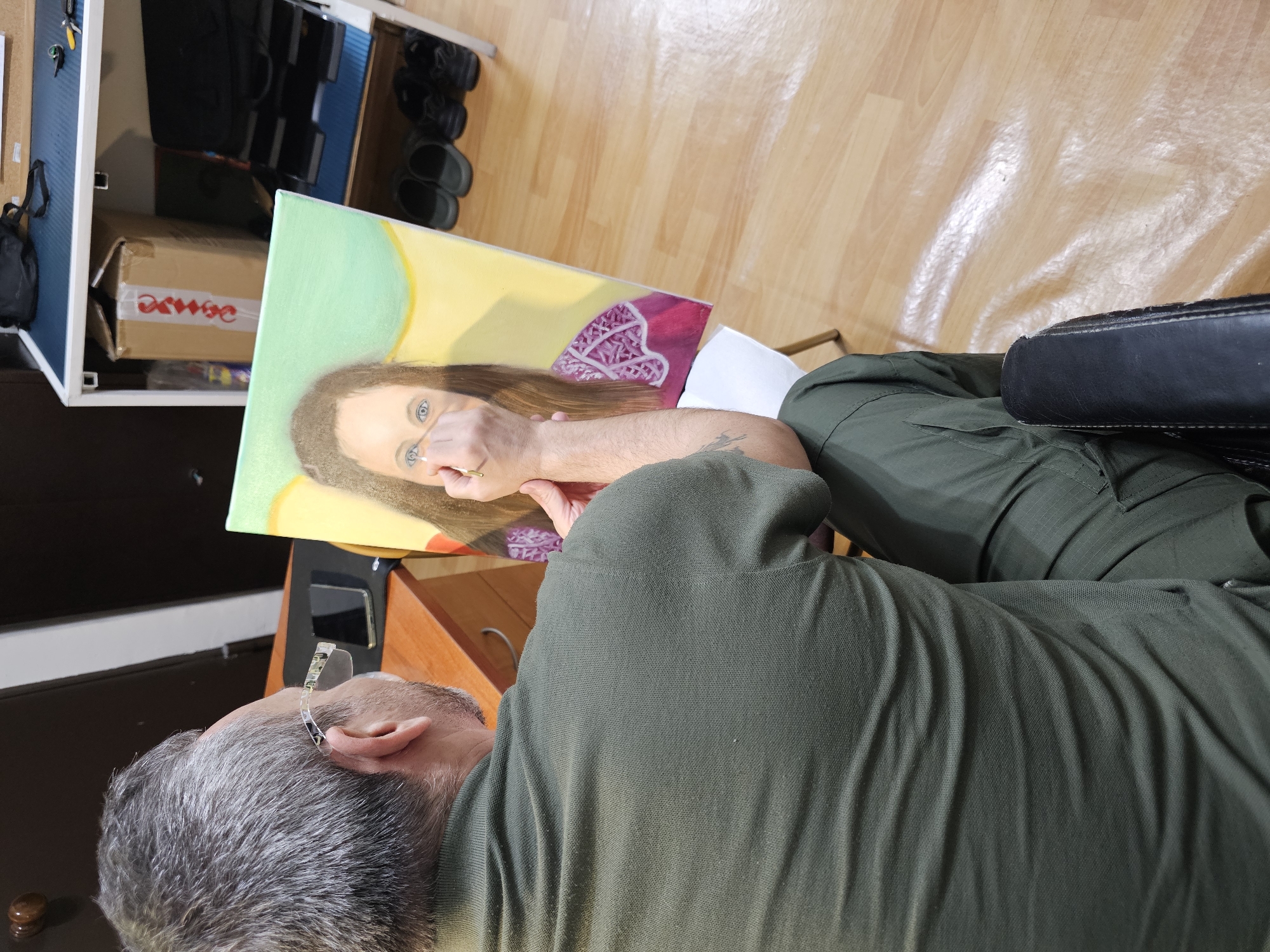 Artist paints woman's portrait in Moscow studio session