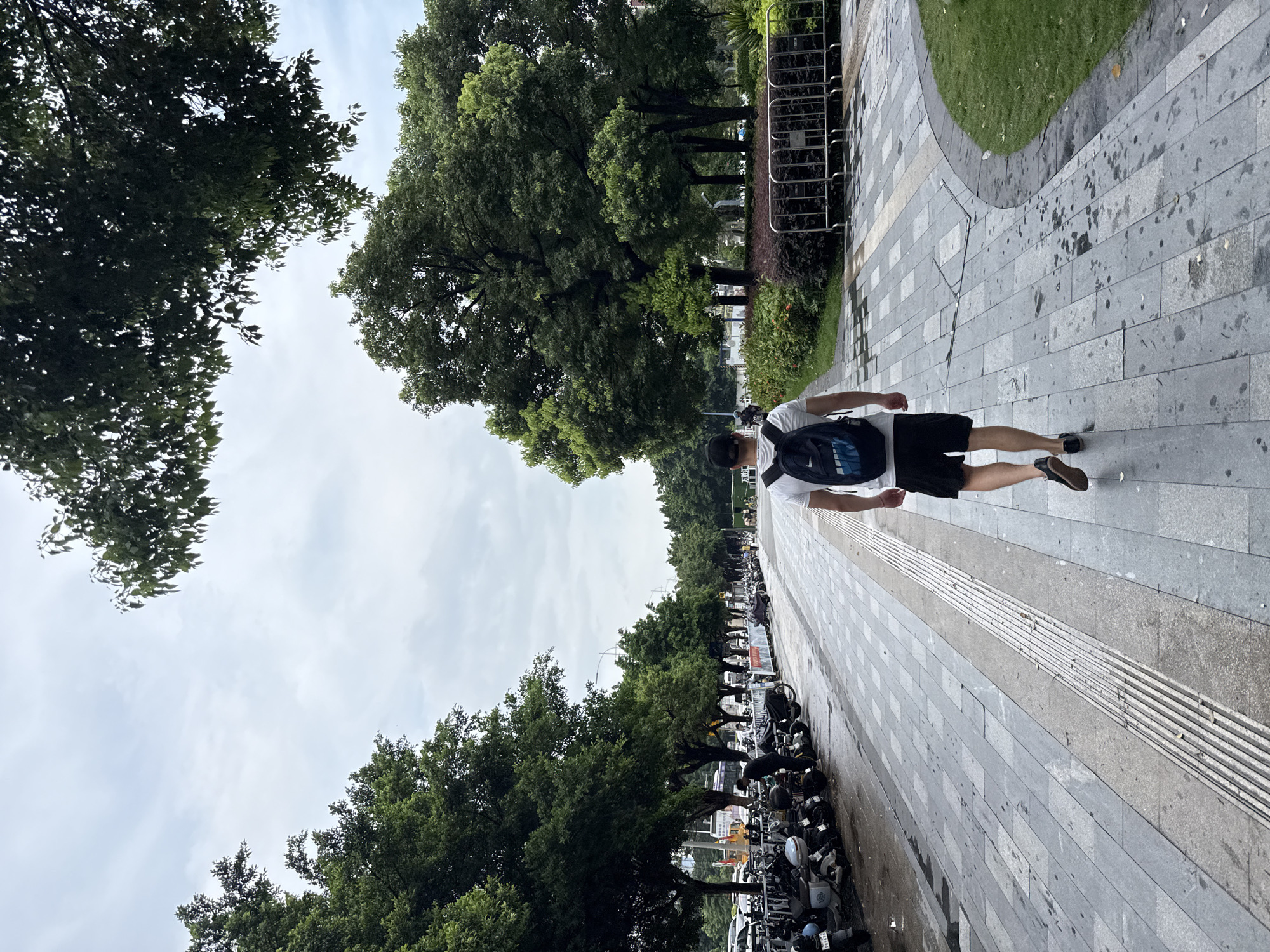 Morning walk through Haizhu District streets and a shopping mall