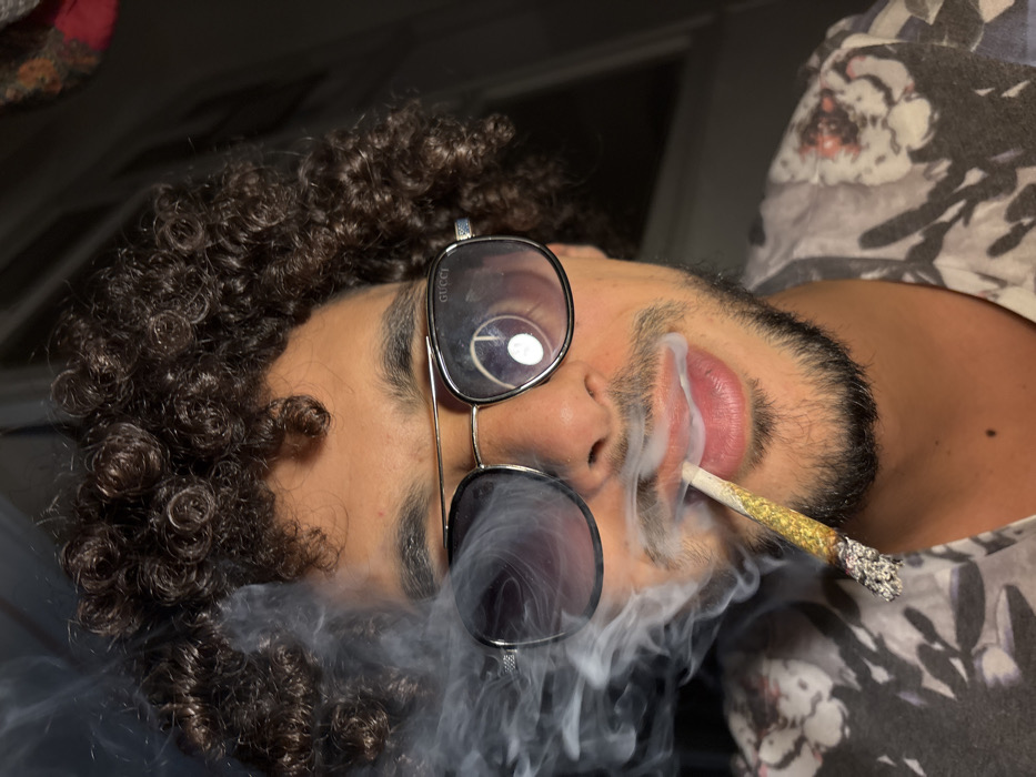 Tangier resident's casual afternoon documented in 30 moments