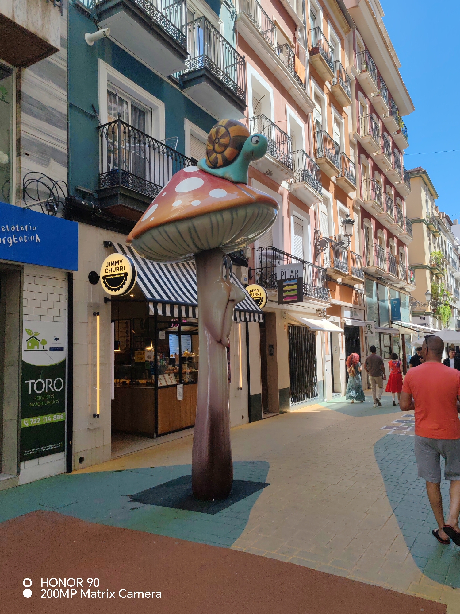 Morning stroll through Alicante captures iconic sculptures and promenades