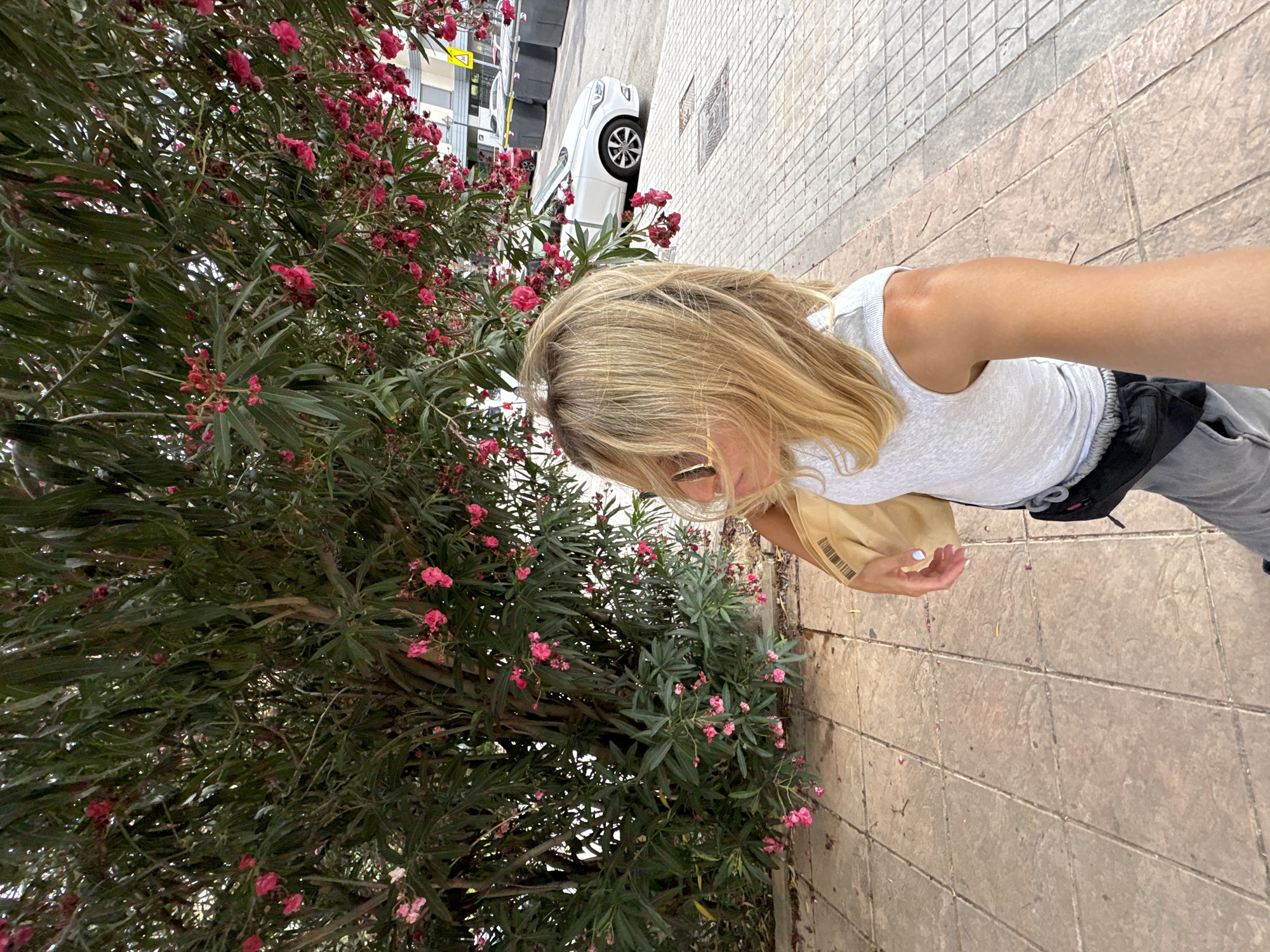 Quick selfie sequence and keys in hand, Valencia morning