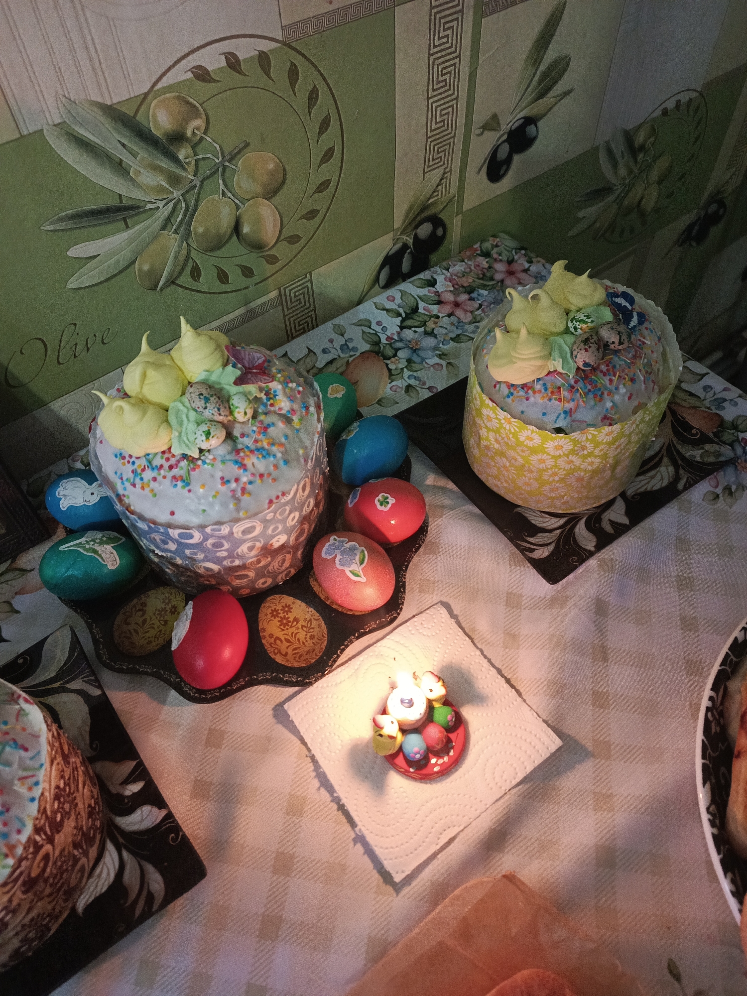 Easter table preparations documented in Chaikovsky, Russia home