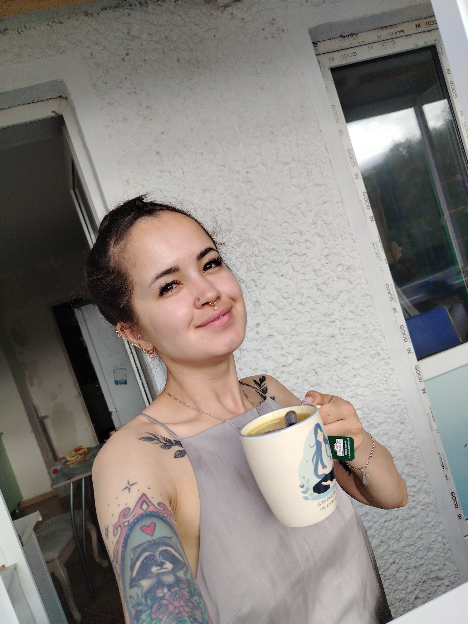 Woman documents early morning routine in Noviy Russia