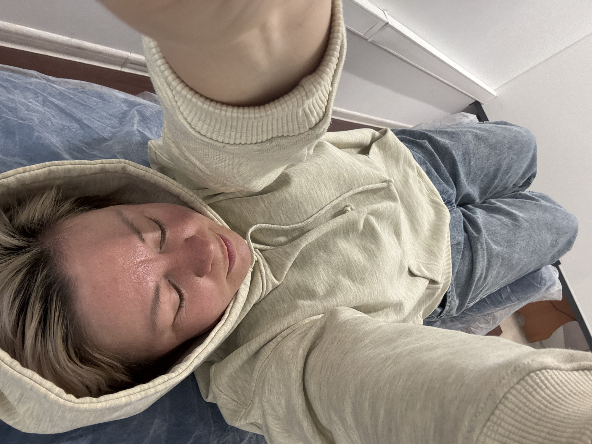 Person photographed resting in overhead selfie in Chaikovsky, Russia