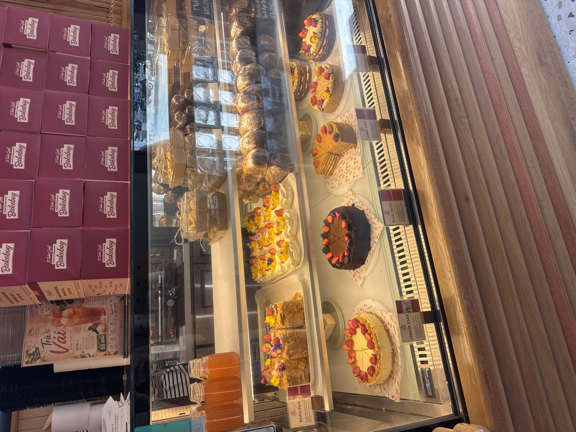 Late-night food scene documented across Bac Nha Trang Ward