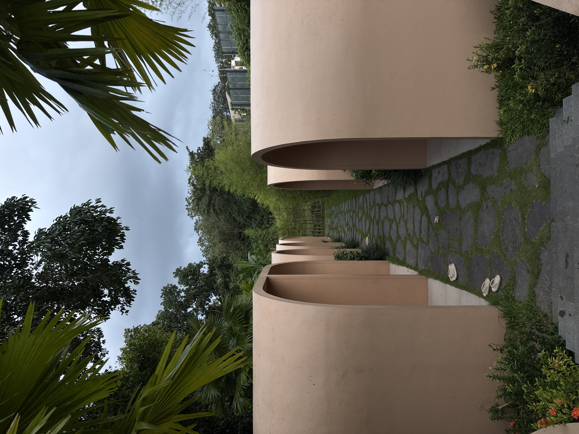 Mixed urban scenes documented in Kediri: architecture, gardens, pollution