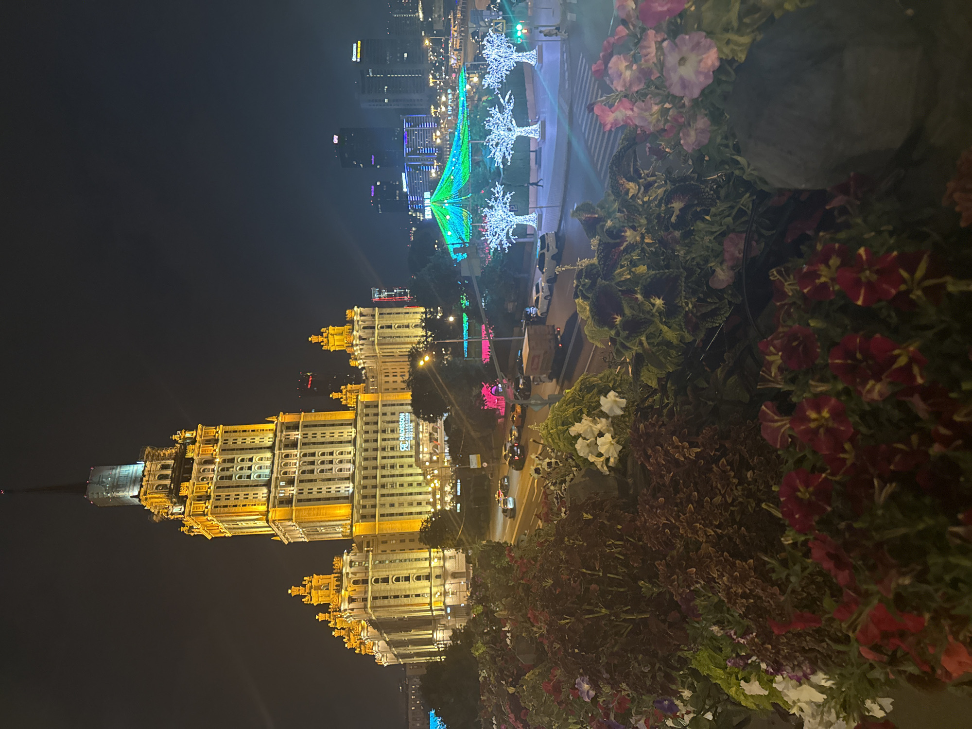 Night drive and riverfront views near Moscow's government district