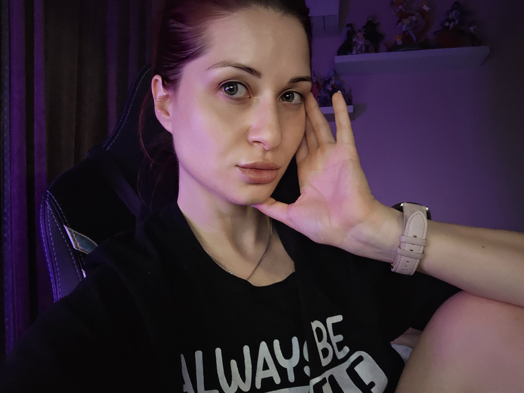 Evening moments captured in Burgas: selfie, gaming, cats