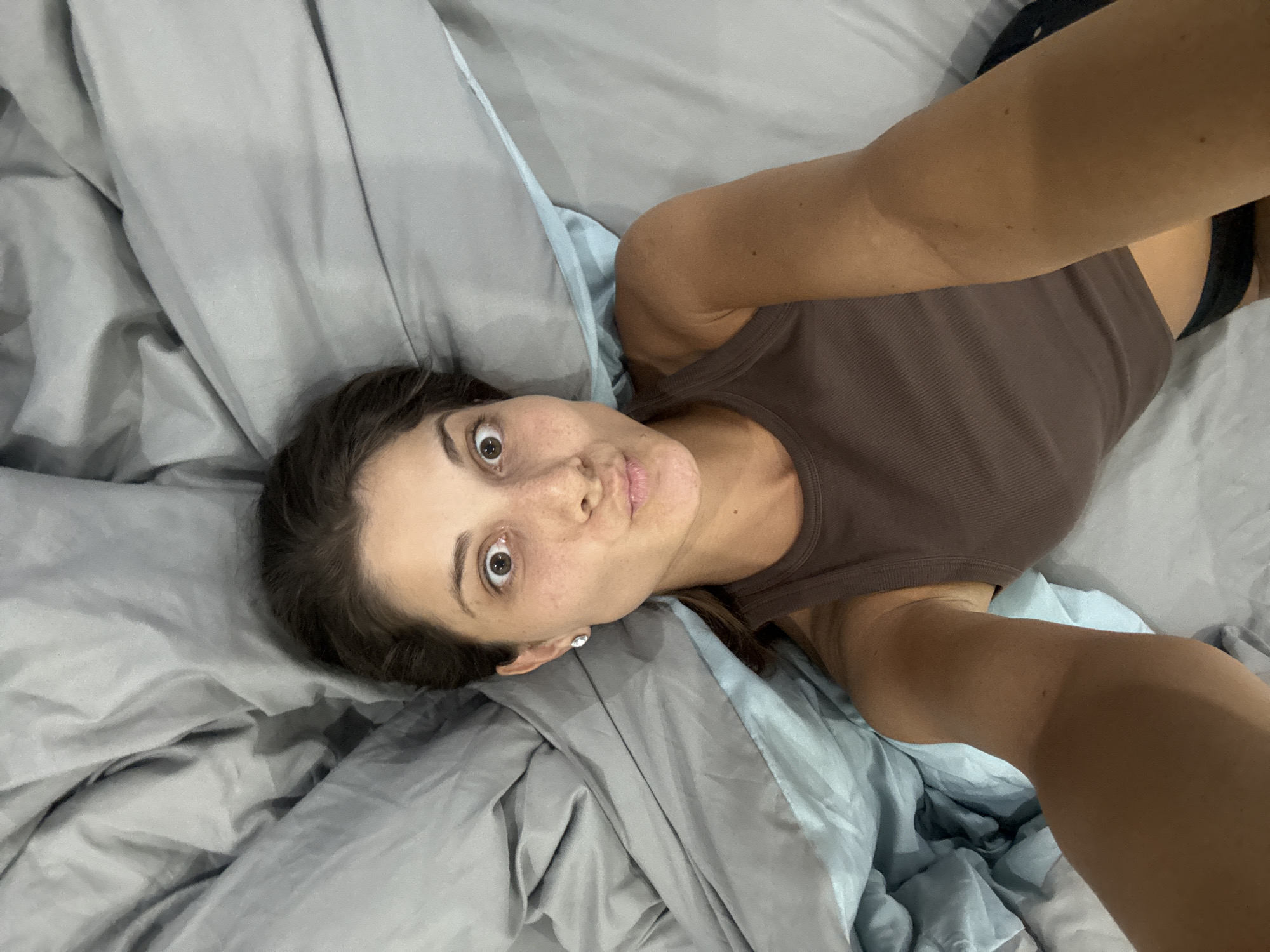 Woman takes casual selfies on bed in Đà Nẵng