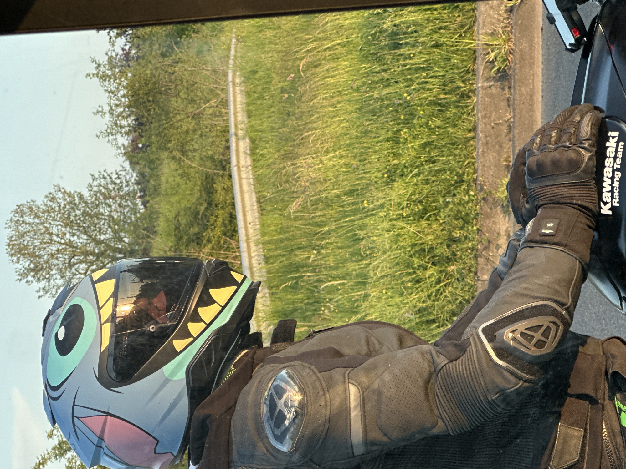 Motorcyclist spotted near power lines in Villebon-sur-Yvette