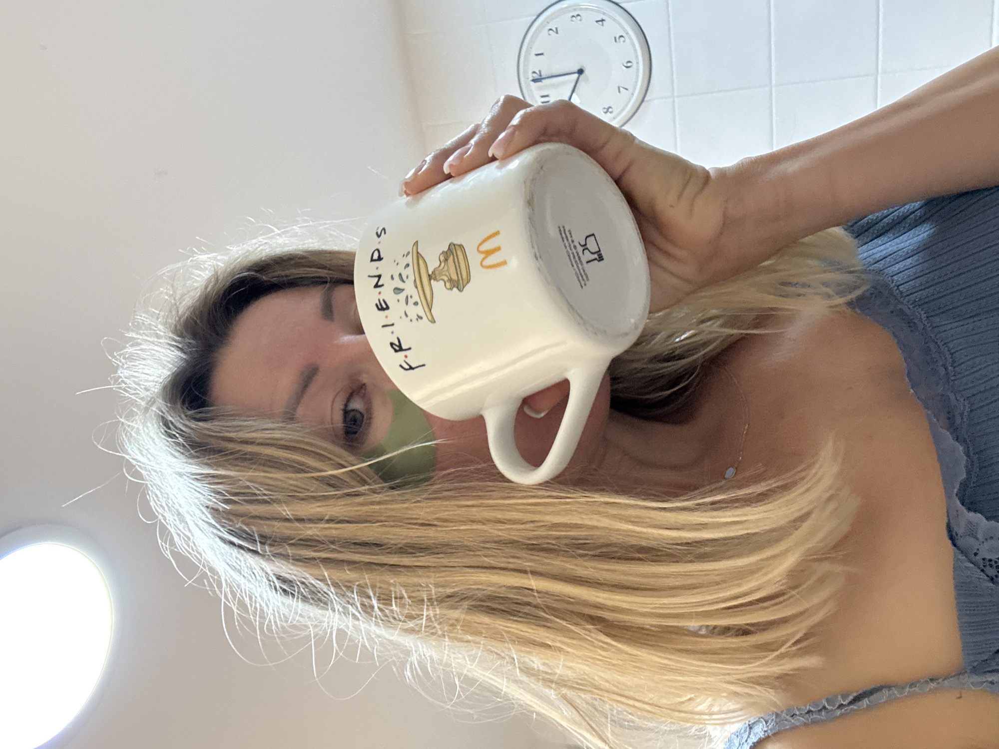 Morning coffee and pancakes in a València kitchen