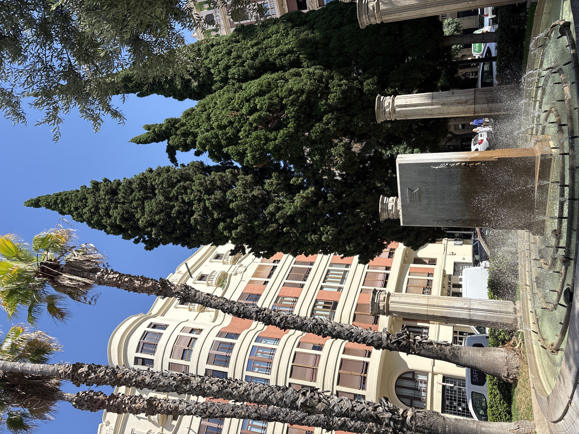 Morning walk through Valencia's Turia Gardens and Arts district