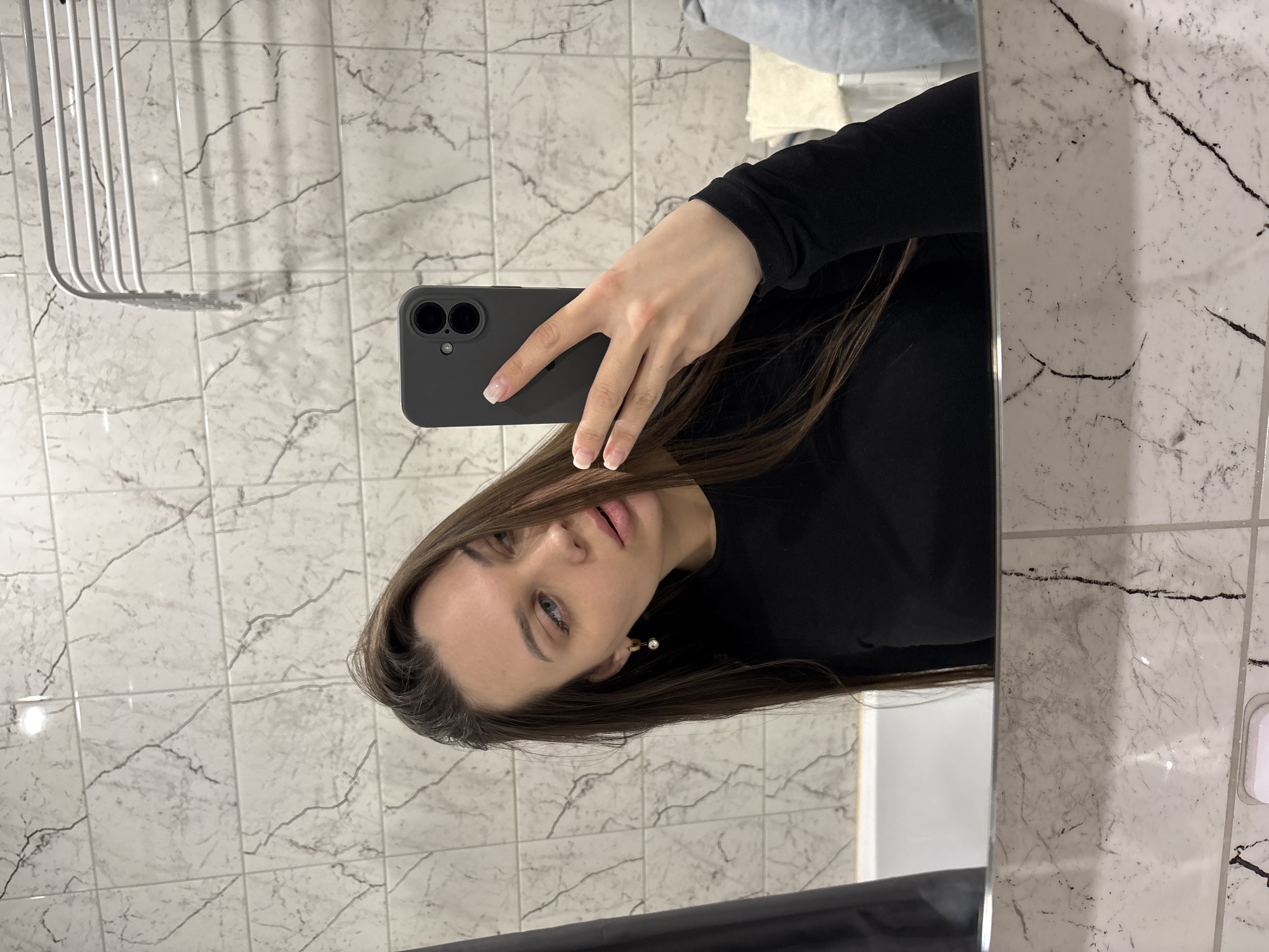 Woman takes bathroom mirror selfies in Yekaterinburg