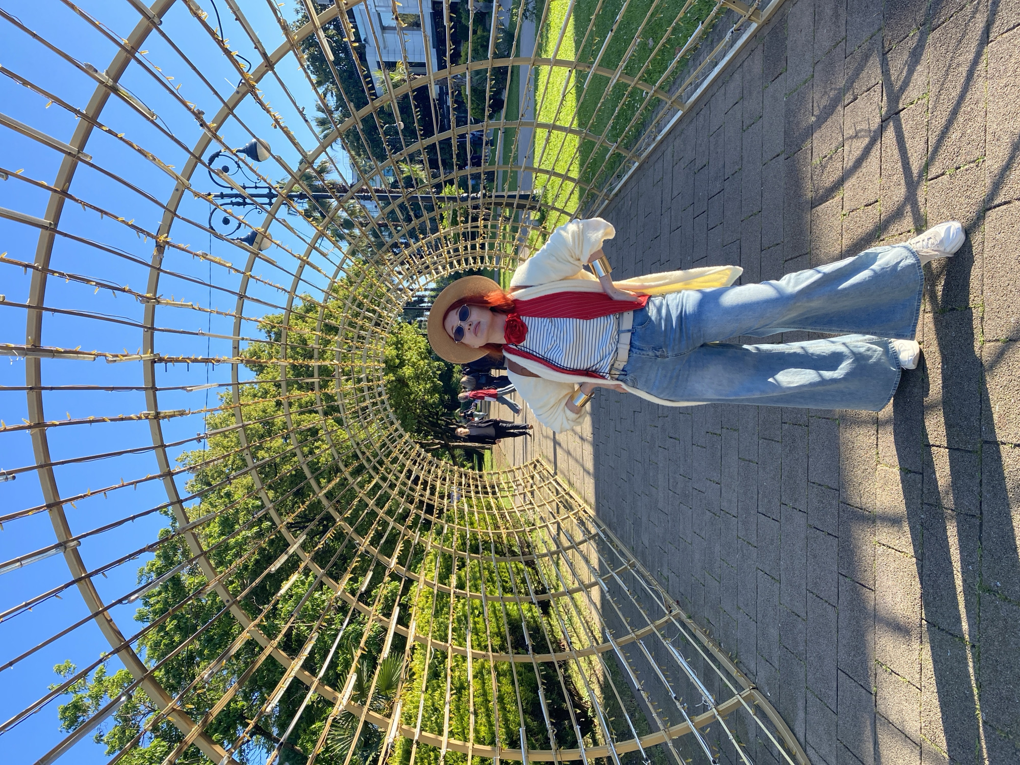Sunny afternoon scenes captured across Sochi's public spaces