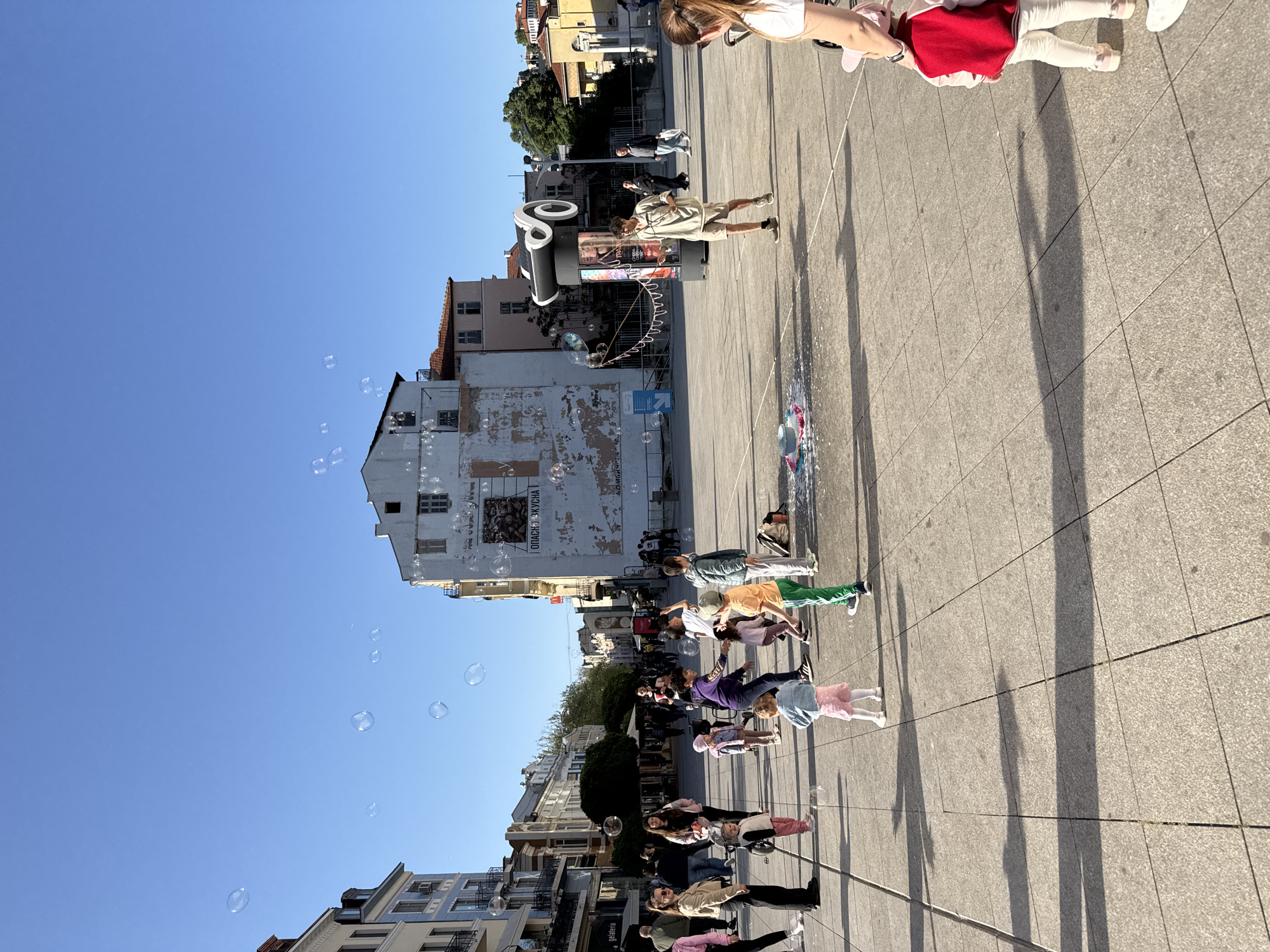 Street performer delights children with soap bubbles in Plovdiv square