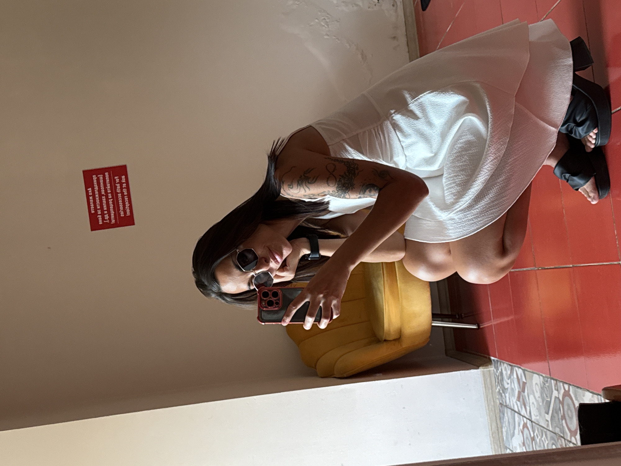 Mirror selfies from a Pleven gym and changing space