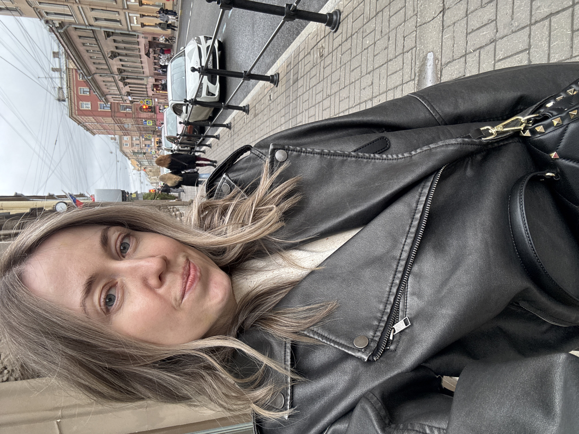 Woman documents afternoon in Saint Petersburg through street selfies
