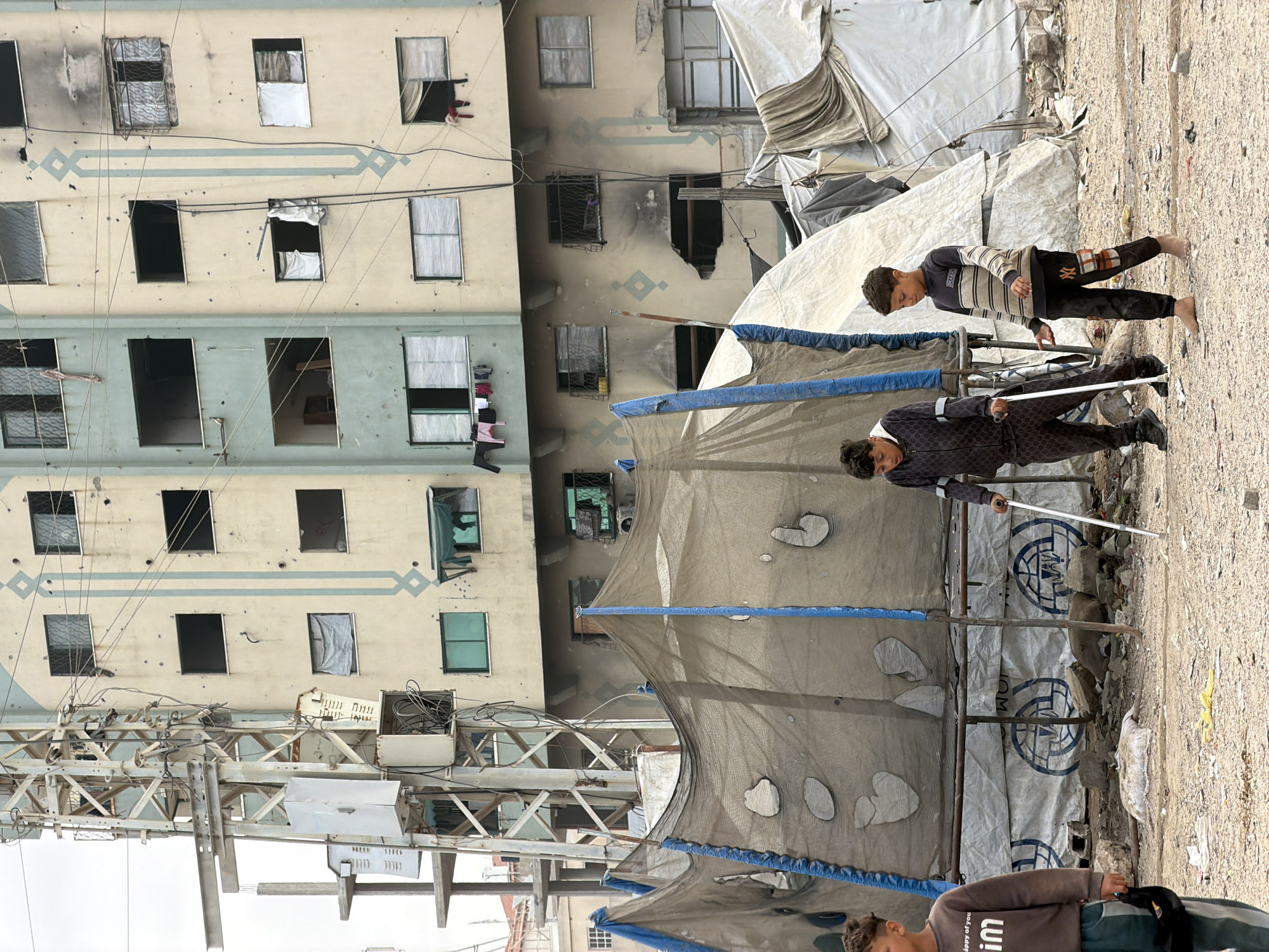 Gaza witnesses document damaged buildings, displaced persons near rubble