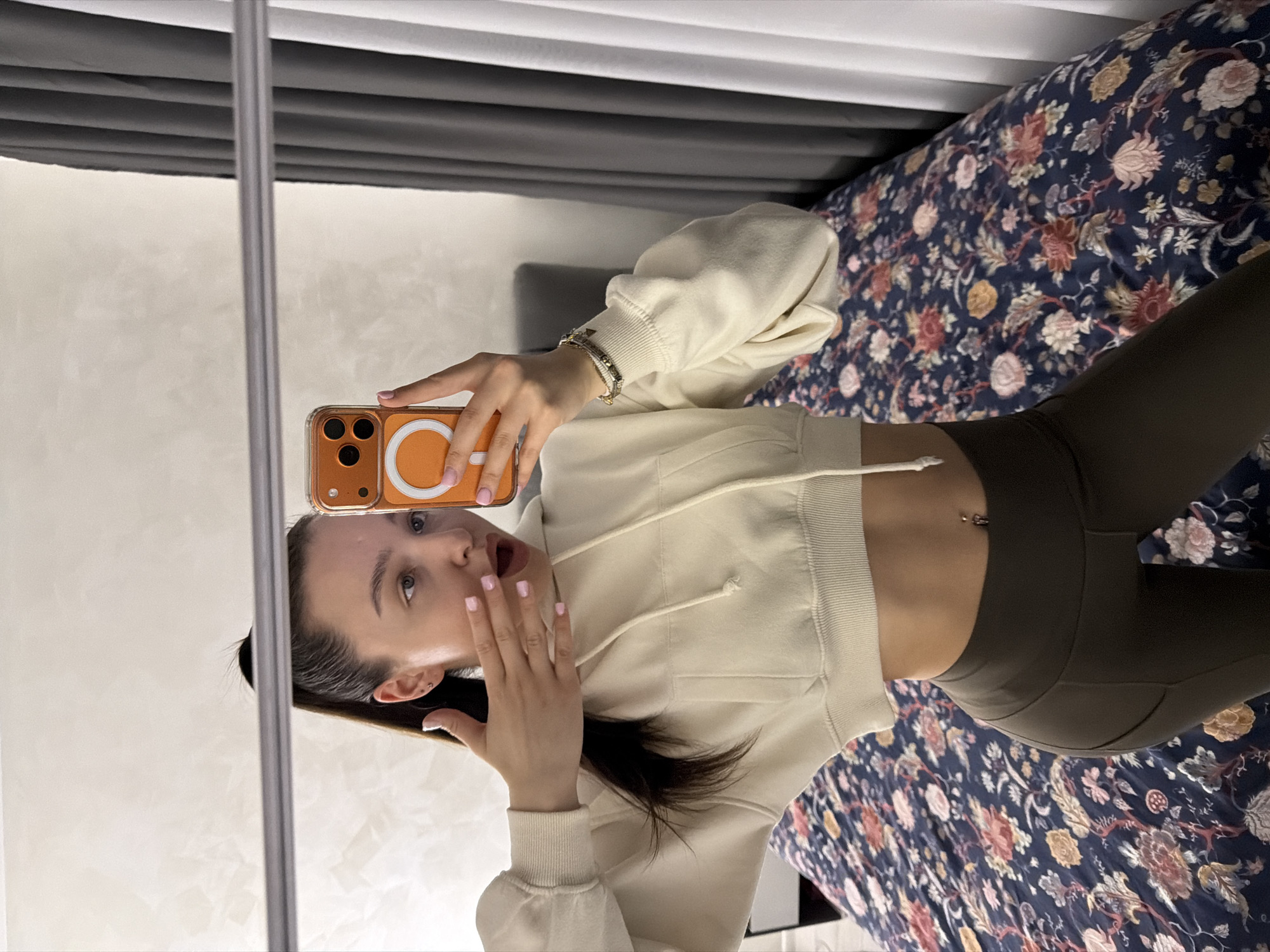 Woman documents evening routine with mirror selfies in Pernik bedroom
