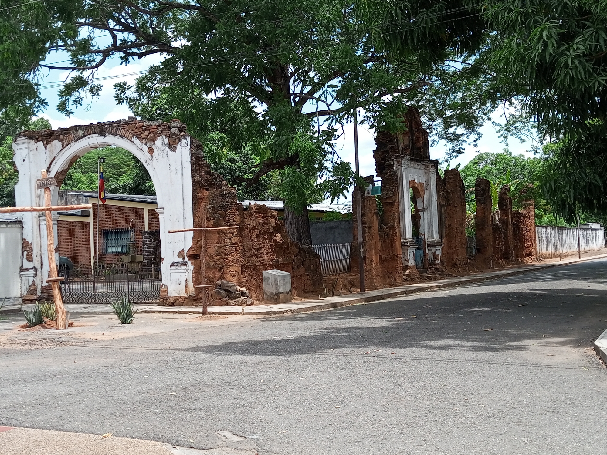Visitor documents Church of El Pao interior and exterior