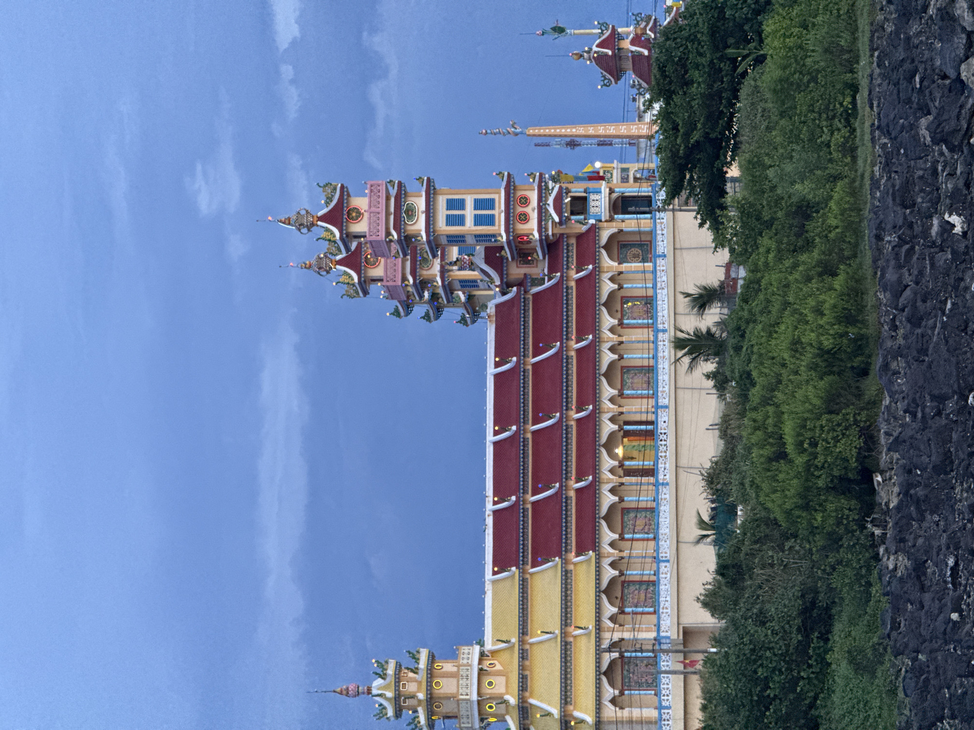 Lý Sơn Island: coastal low tide and temple scenes