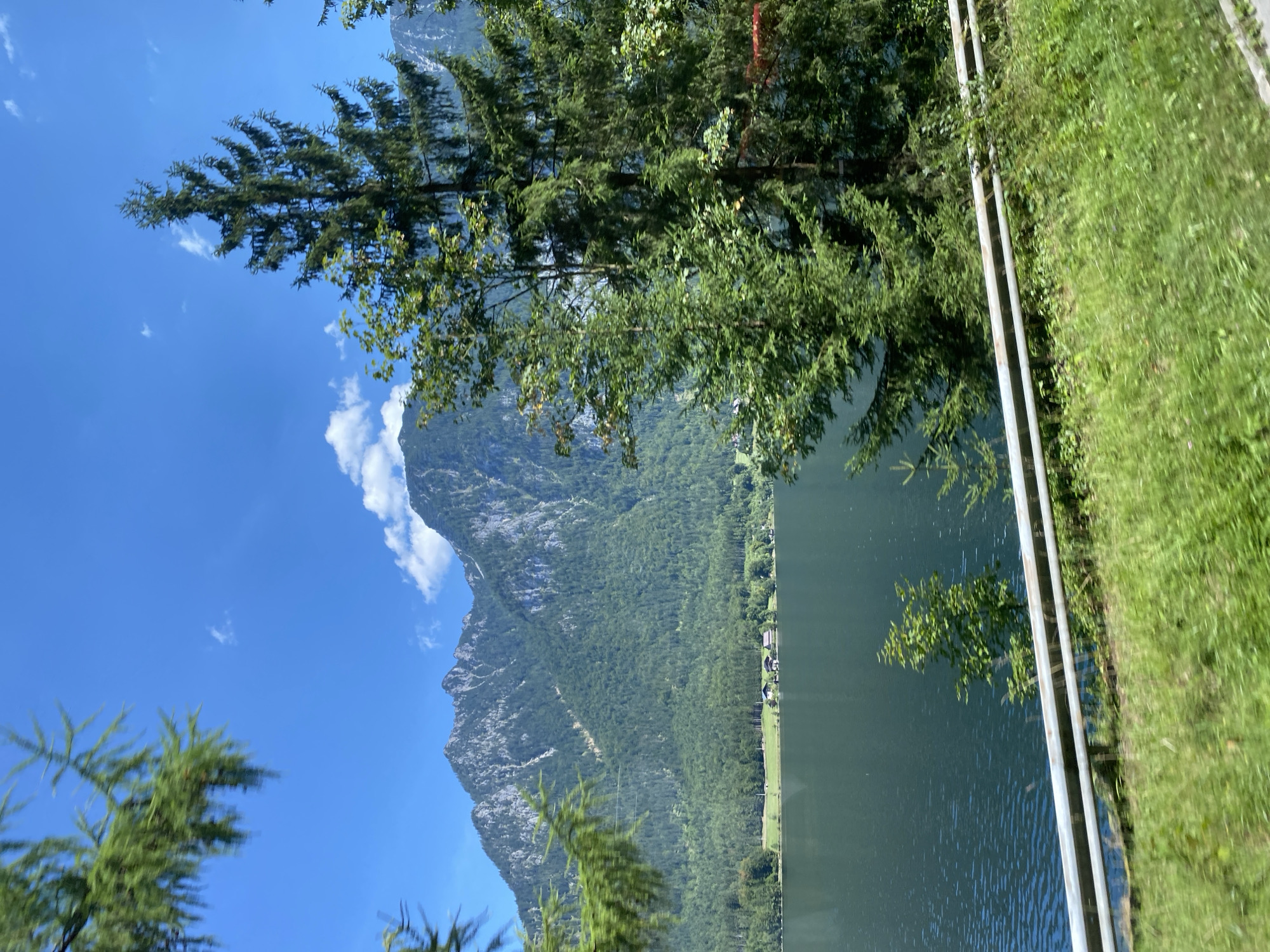 Roadside stop at Hallstättersee with lake and mountain views