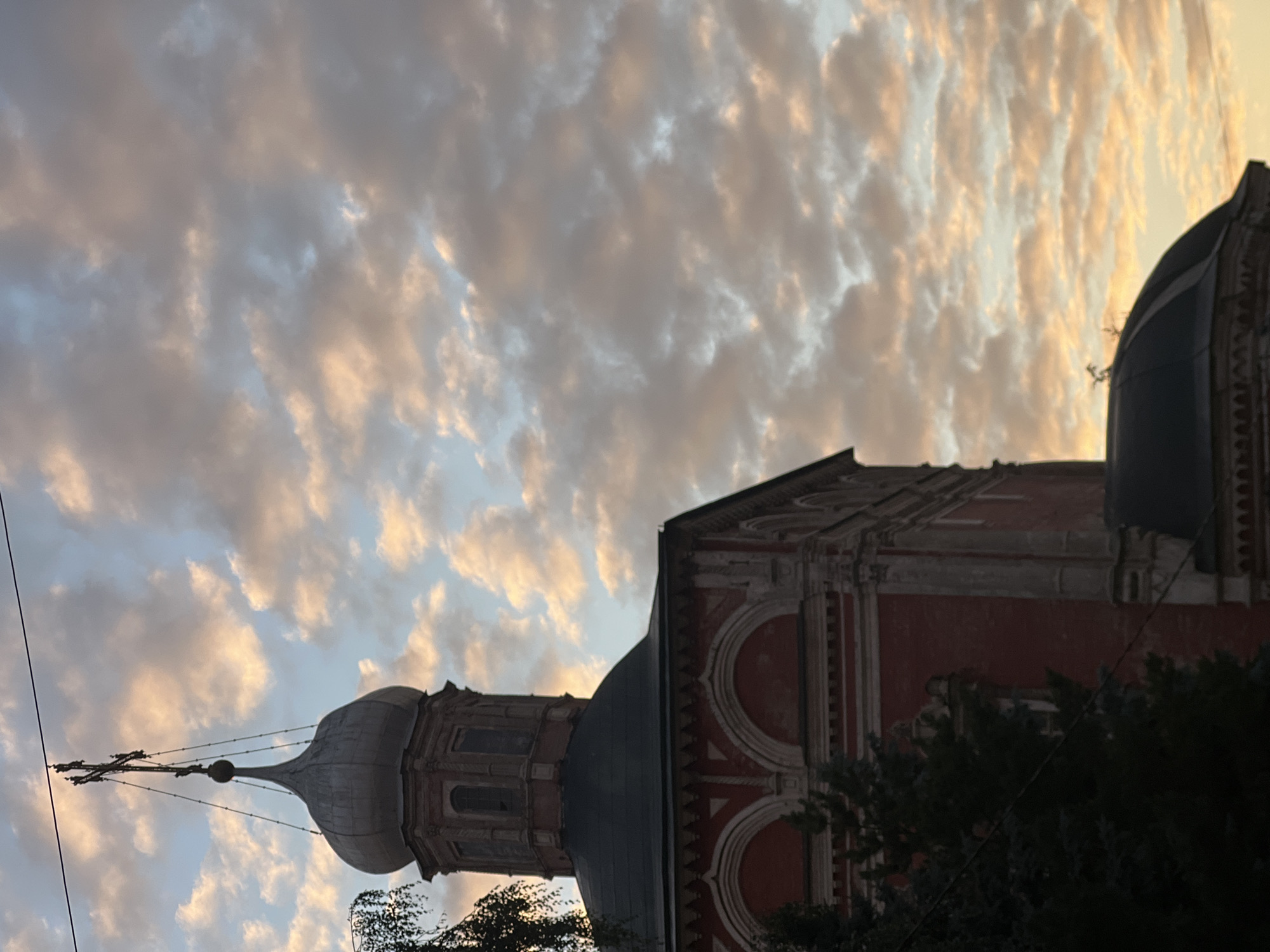 Moscow street-level snapshots at golden hour