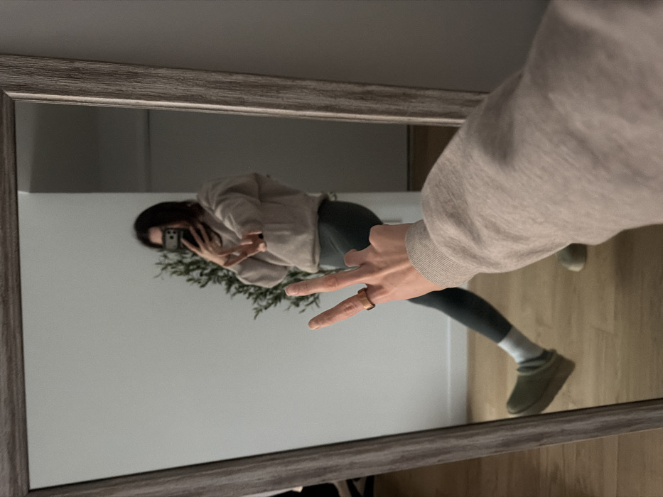 New Yorker documents quiet evening at home with selfies, dinner