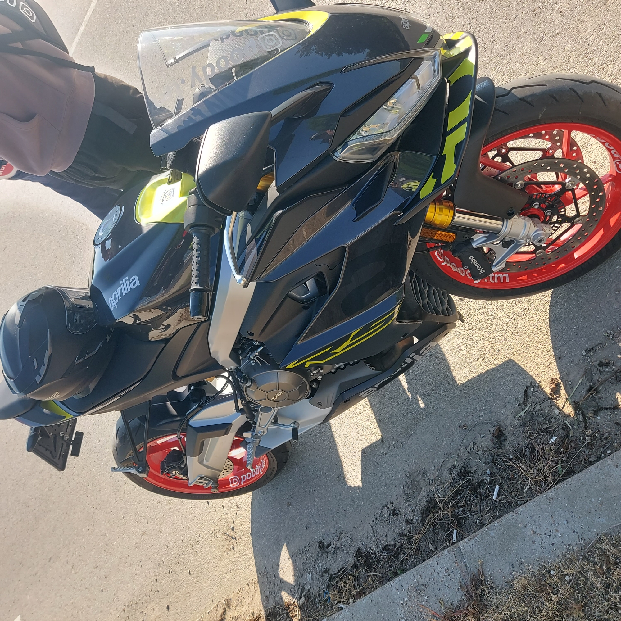 Motorcycle and police car spotted in Strazhitsa, Bulgaria