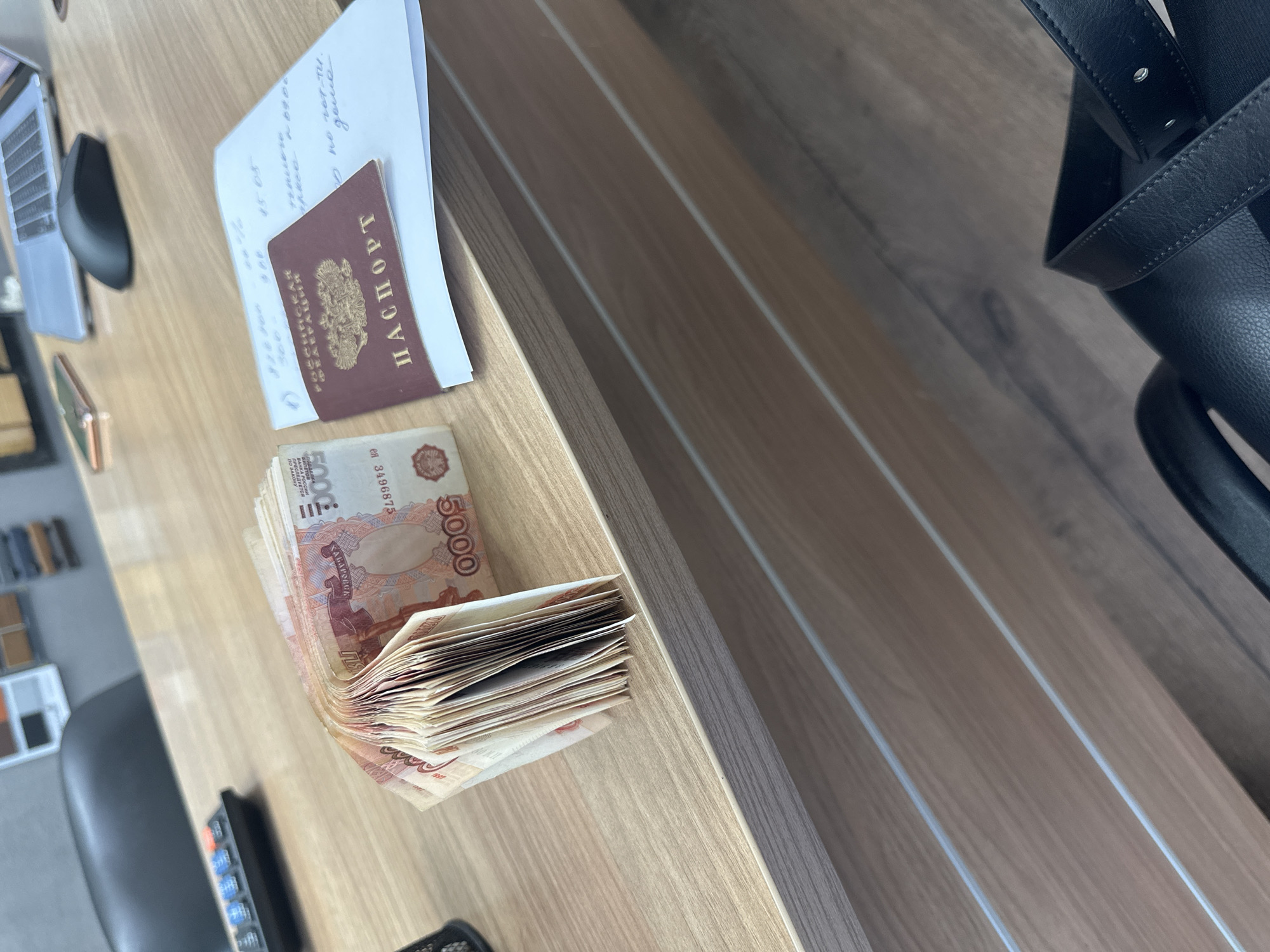 Individual observed with passport and belongings in Izhevsk