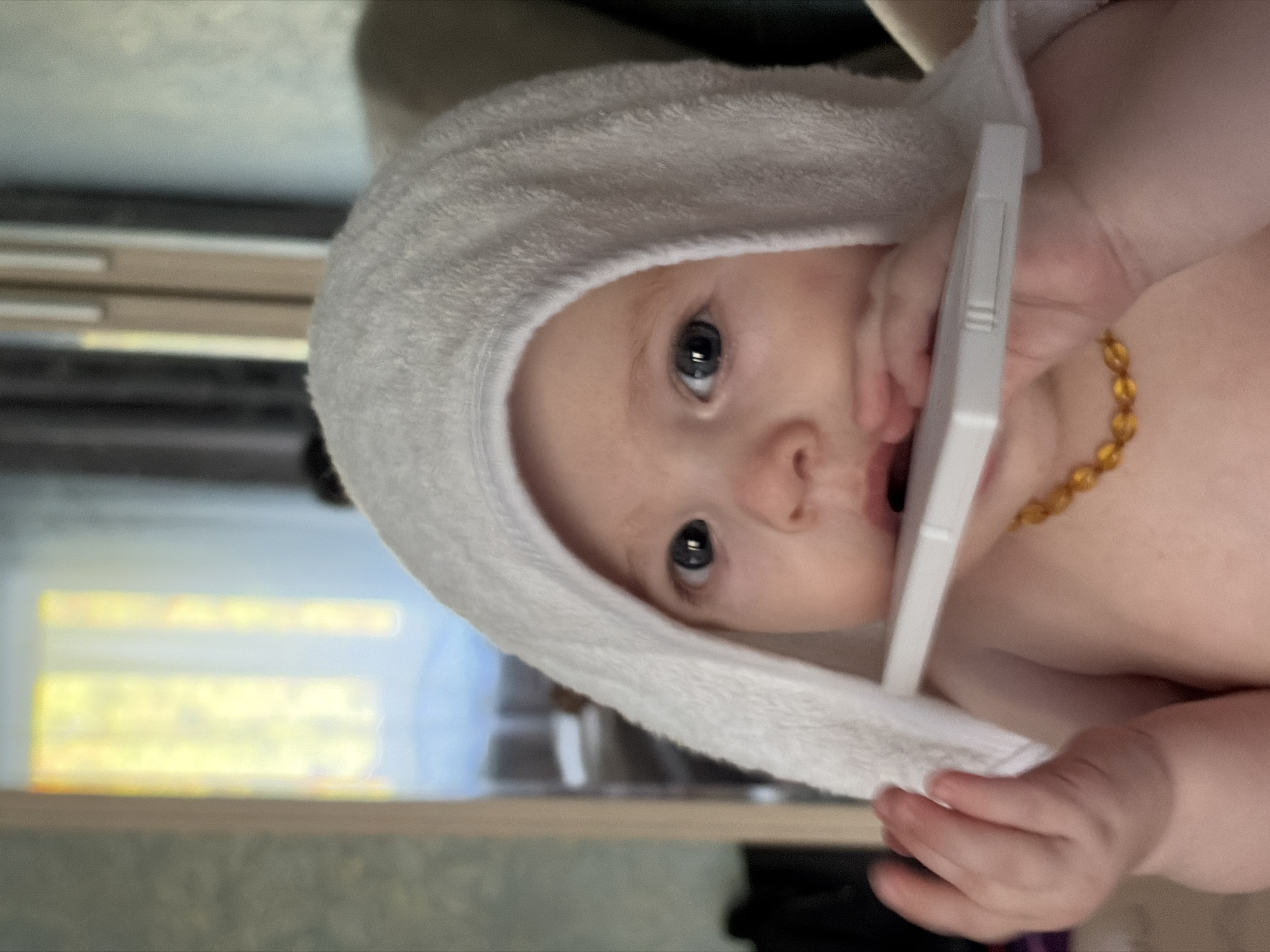 Bath time, selfies, and an afternoon out in Noviy